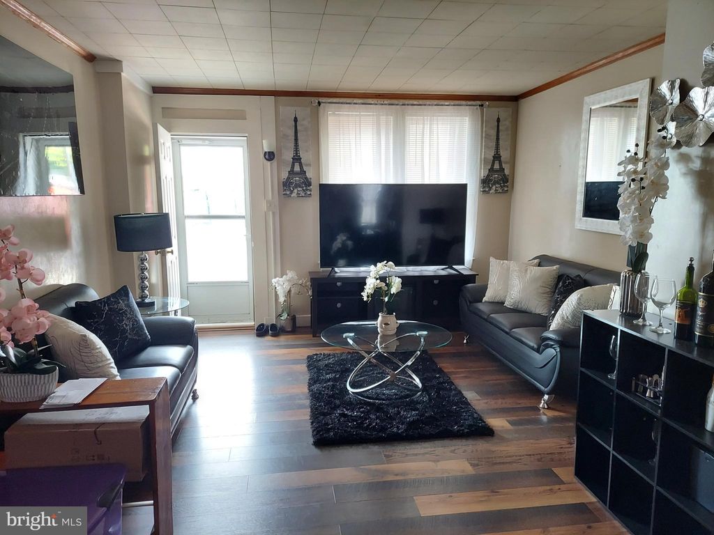 Photo of 337 Garfield Street, YORK, PA 17401 (MLS # PAYK2091672)
