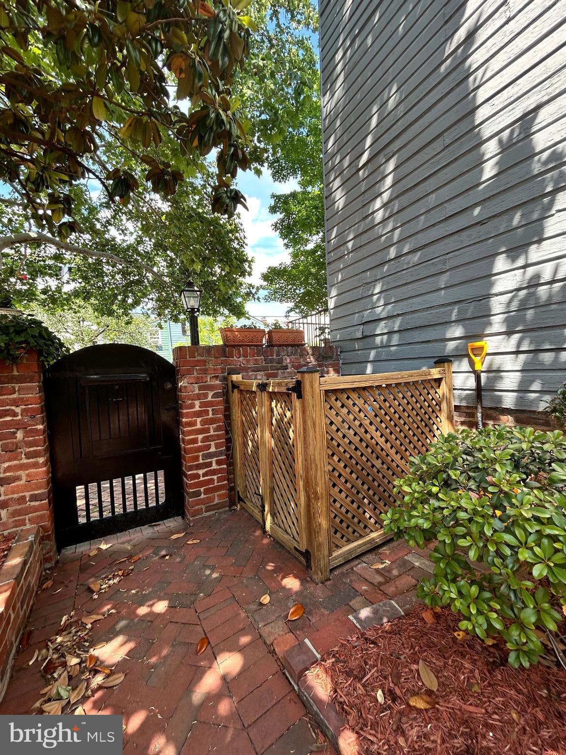 518 QUEEN STREET