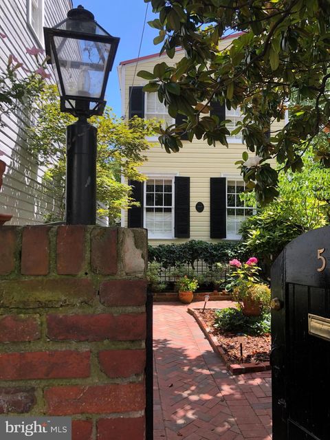 Photo of 518 Queen Street, ALEXANDRIA, VA 22314 (MLS # VAAX2061150)