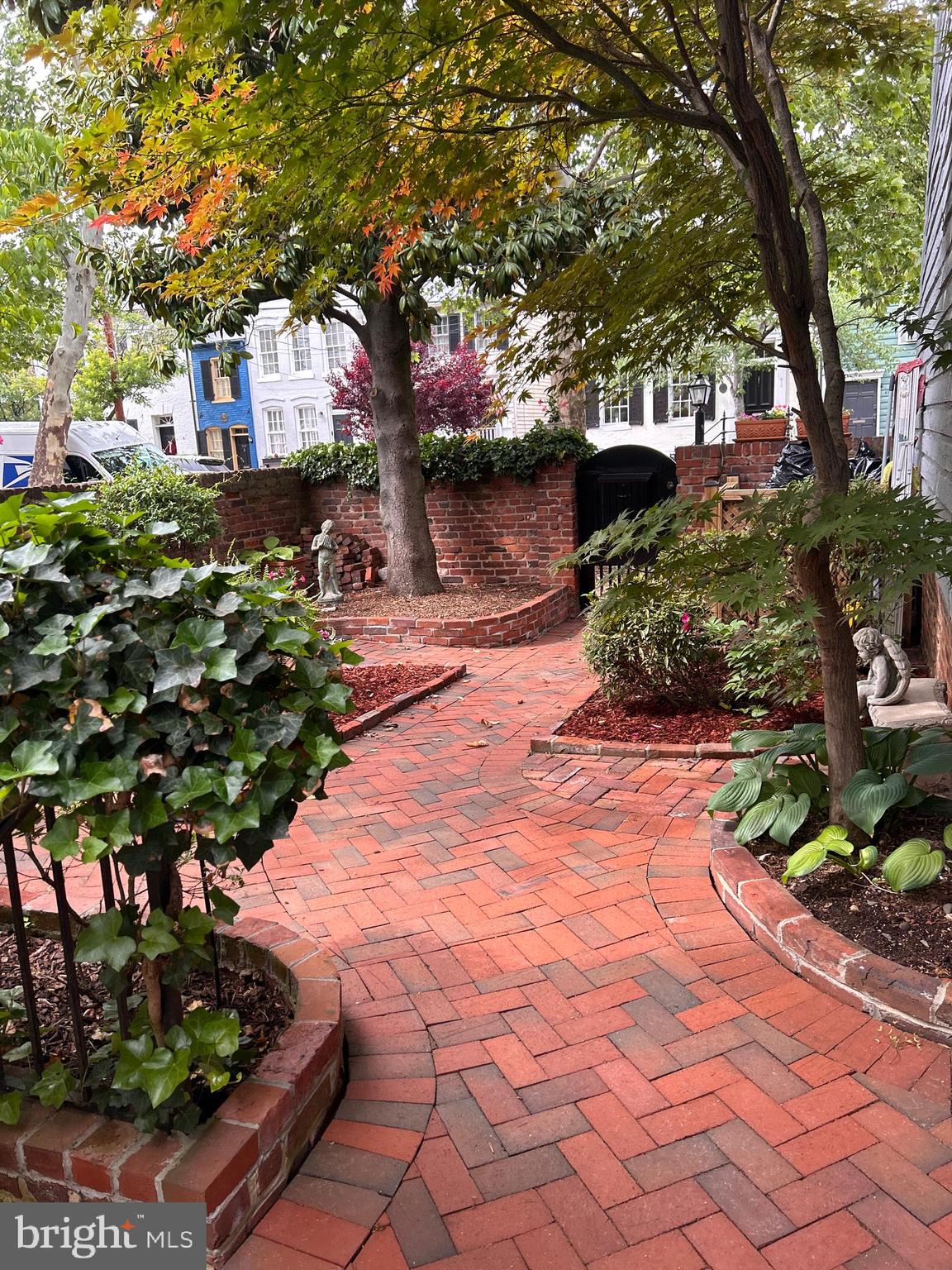 518 QUEEN STREET