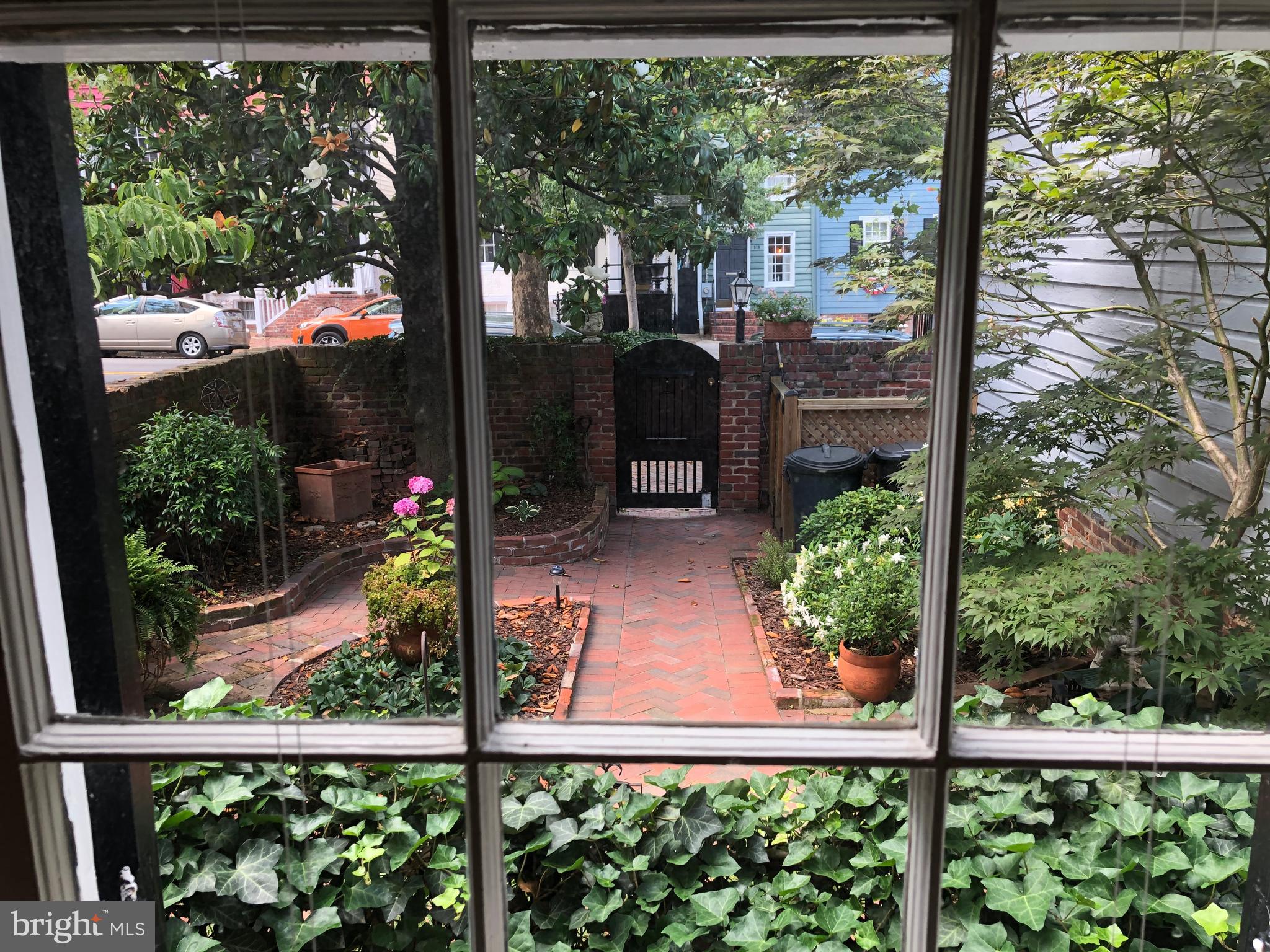 518 QUEEN STREET