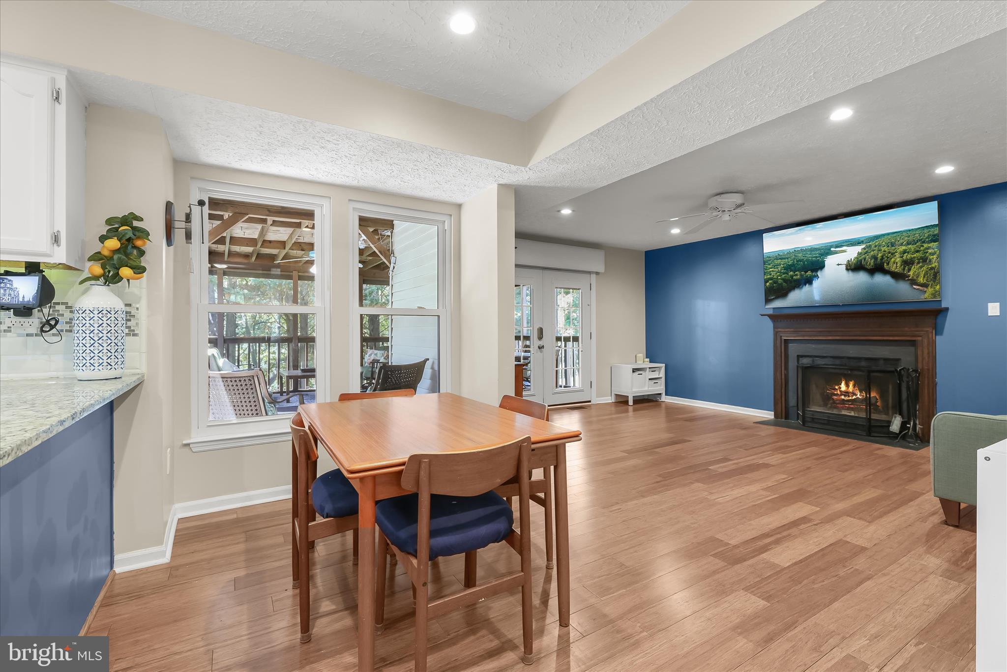 9533 RED APPLE LANE