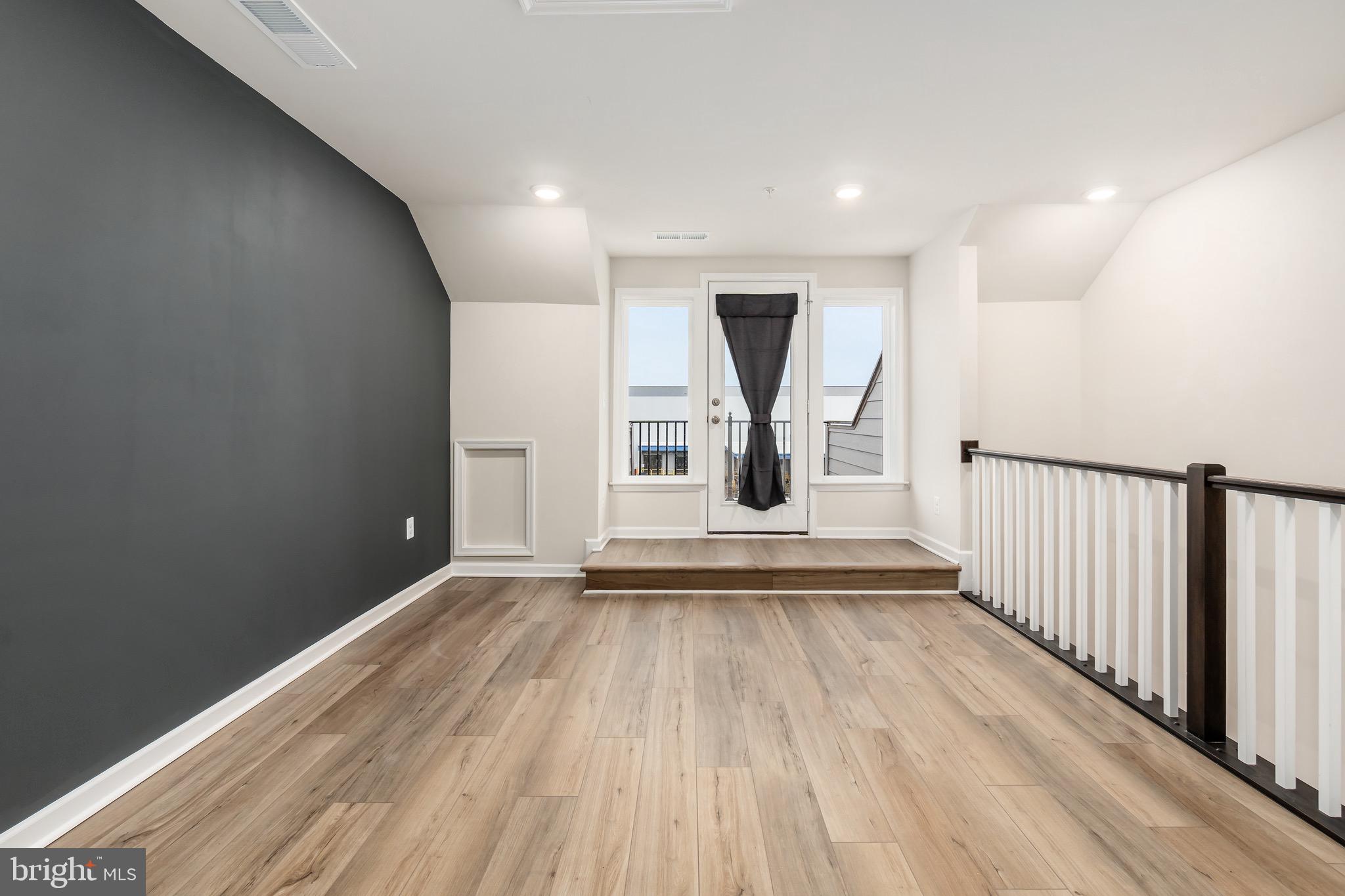 VISTA GARDENS - Residential