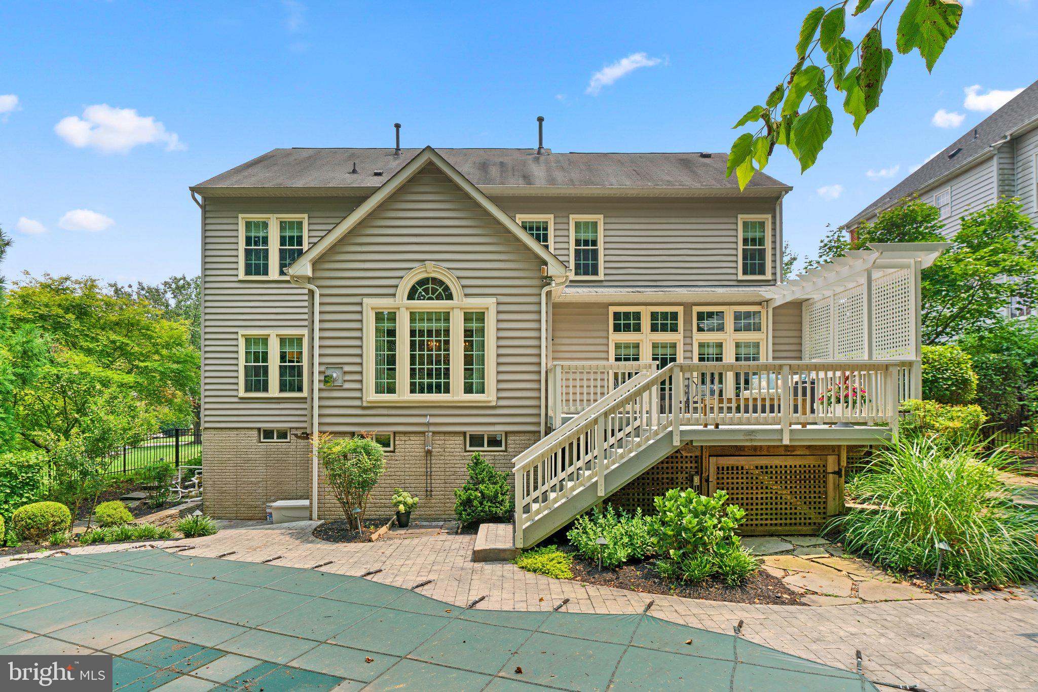 CRESTWOOD - Residential