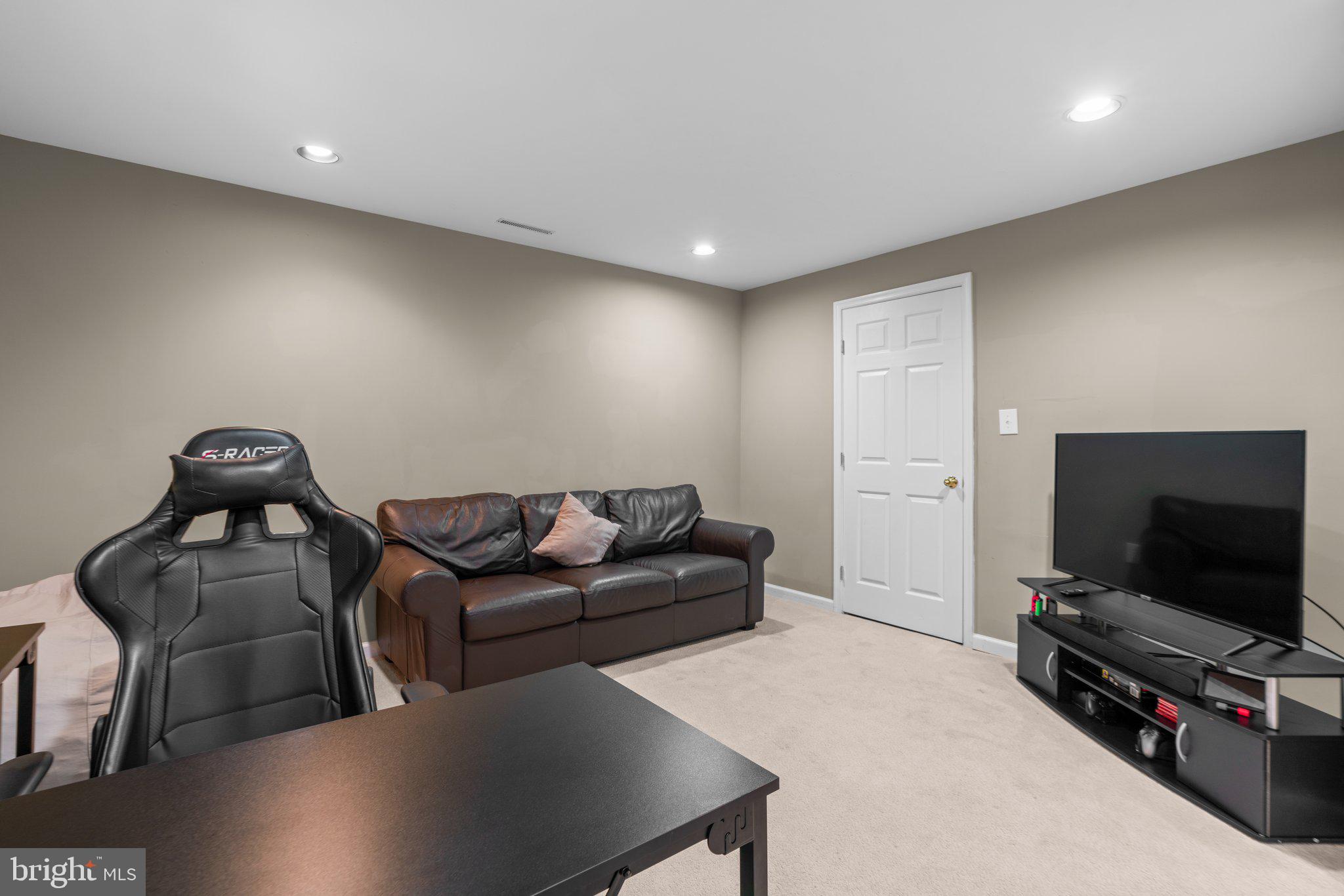 CRESTWOOD - Residential