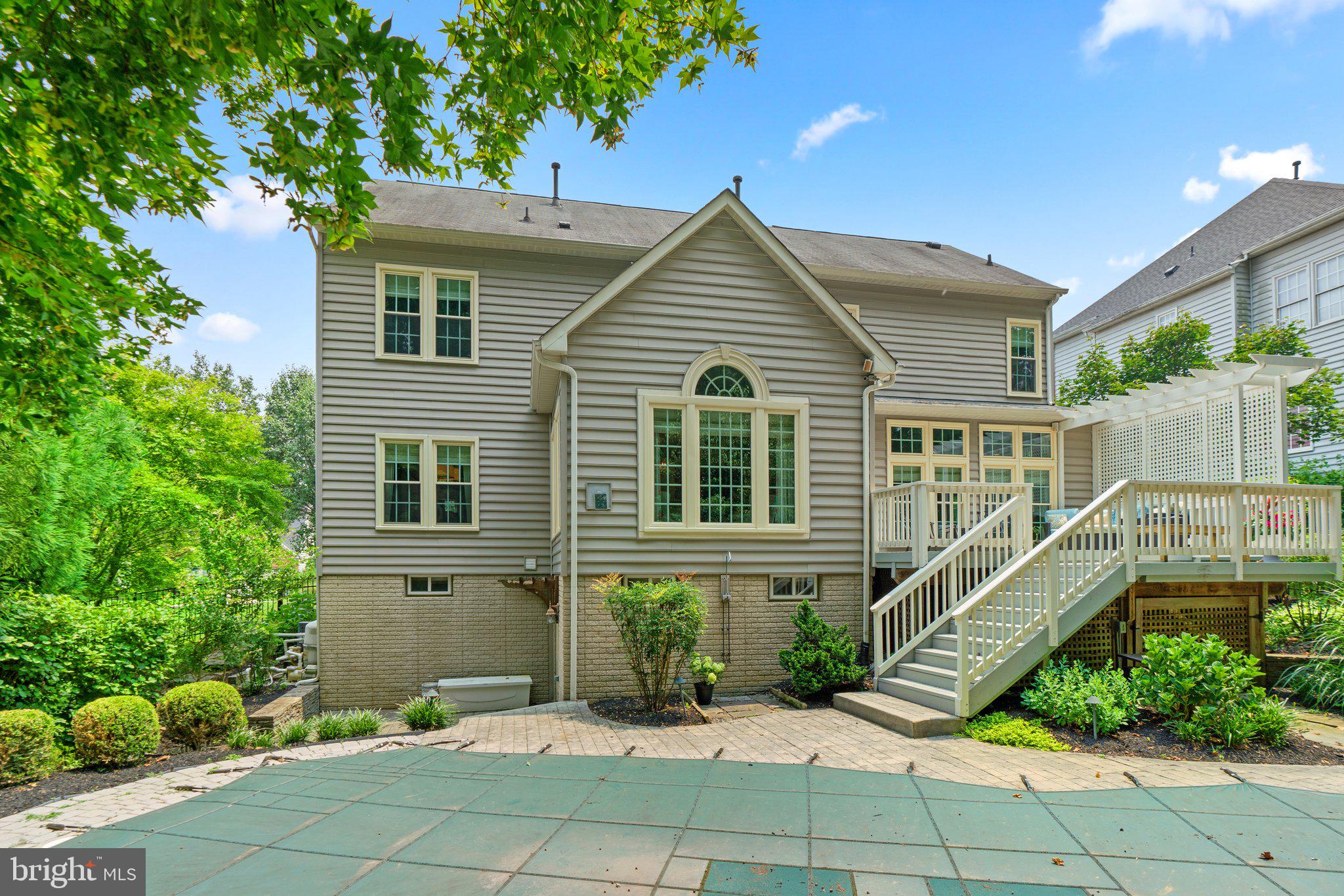 CRESTWOOD - Residential