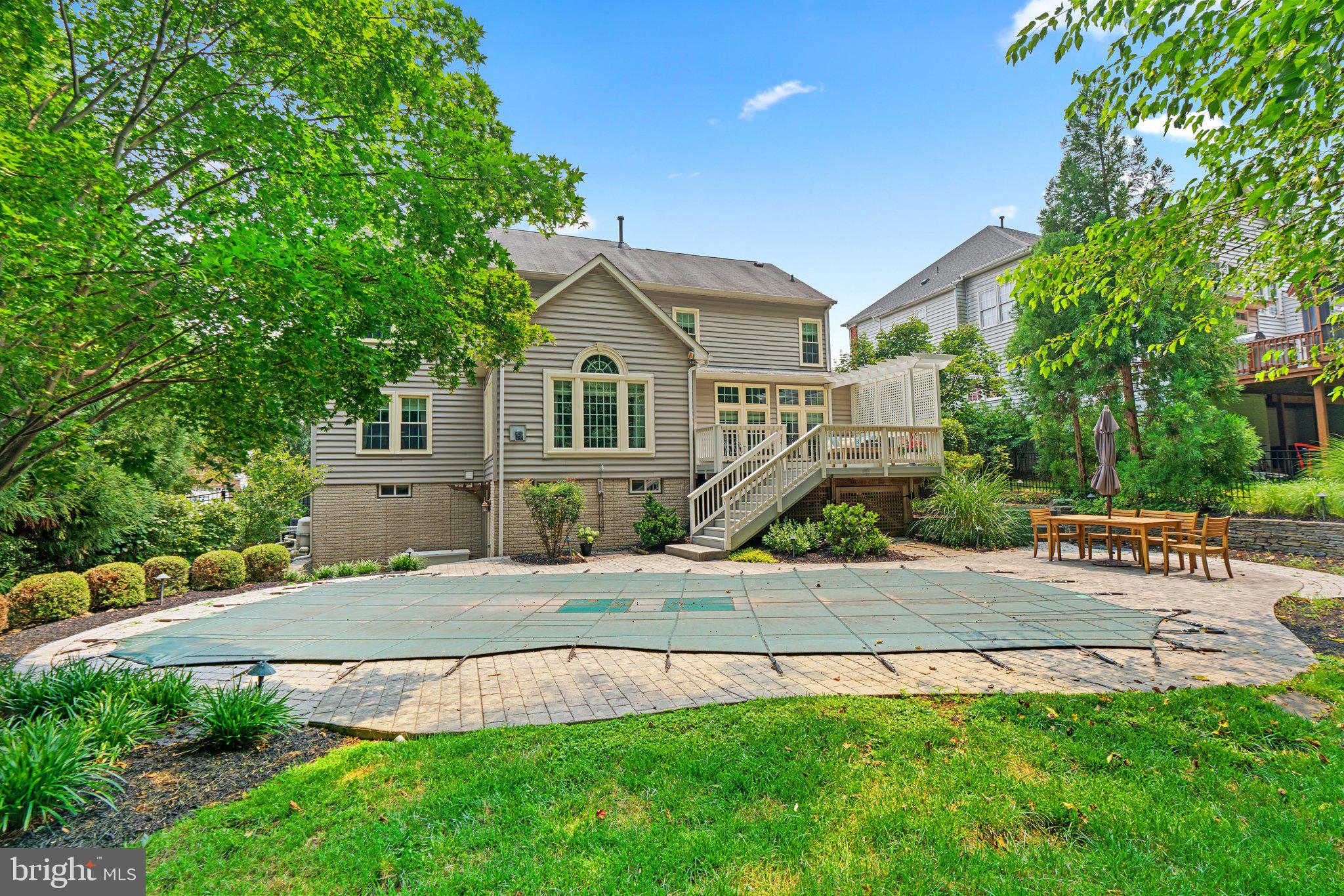 CRESTWOOD - Residential