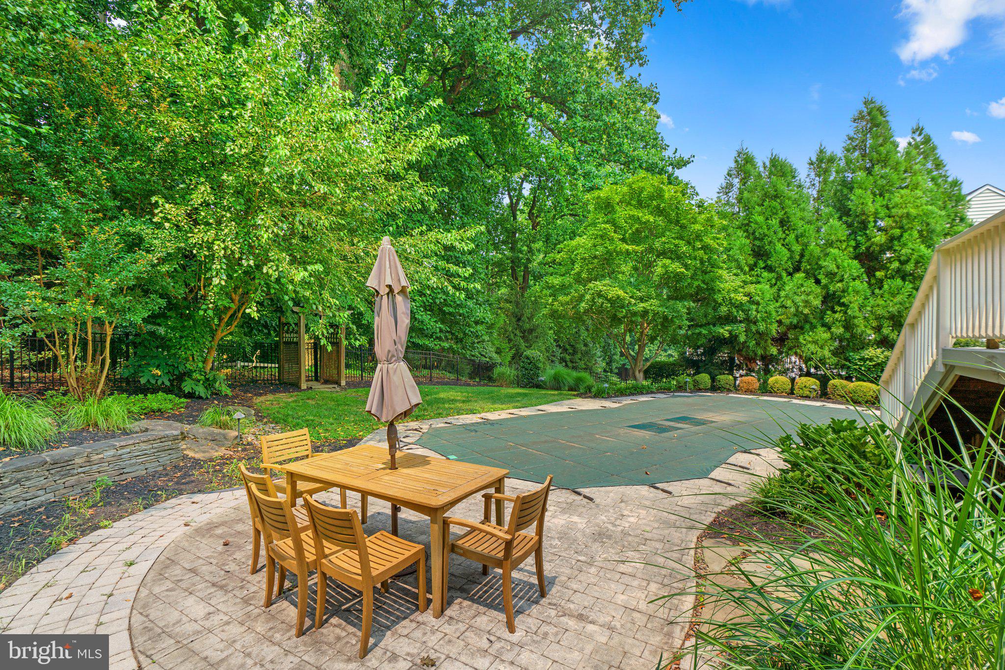 CRESTWOOD - Residential