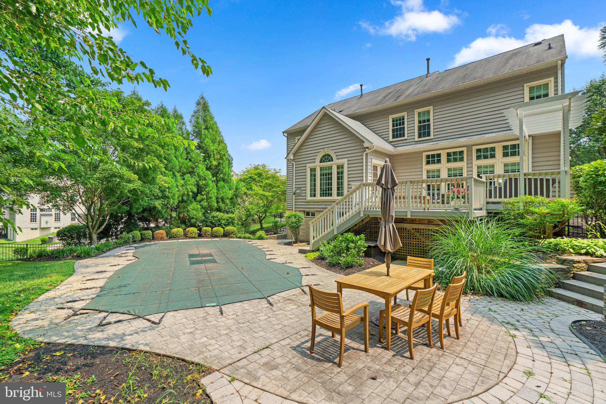 CRESTWOOD - Residential