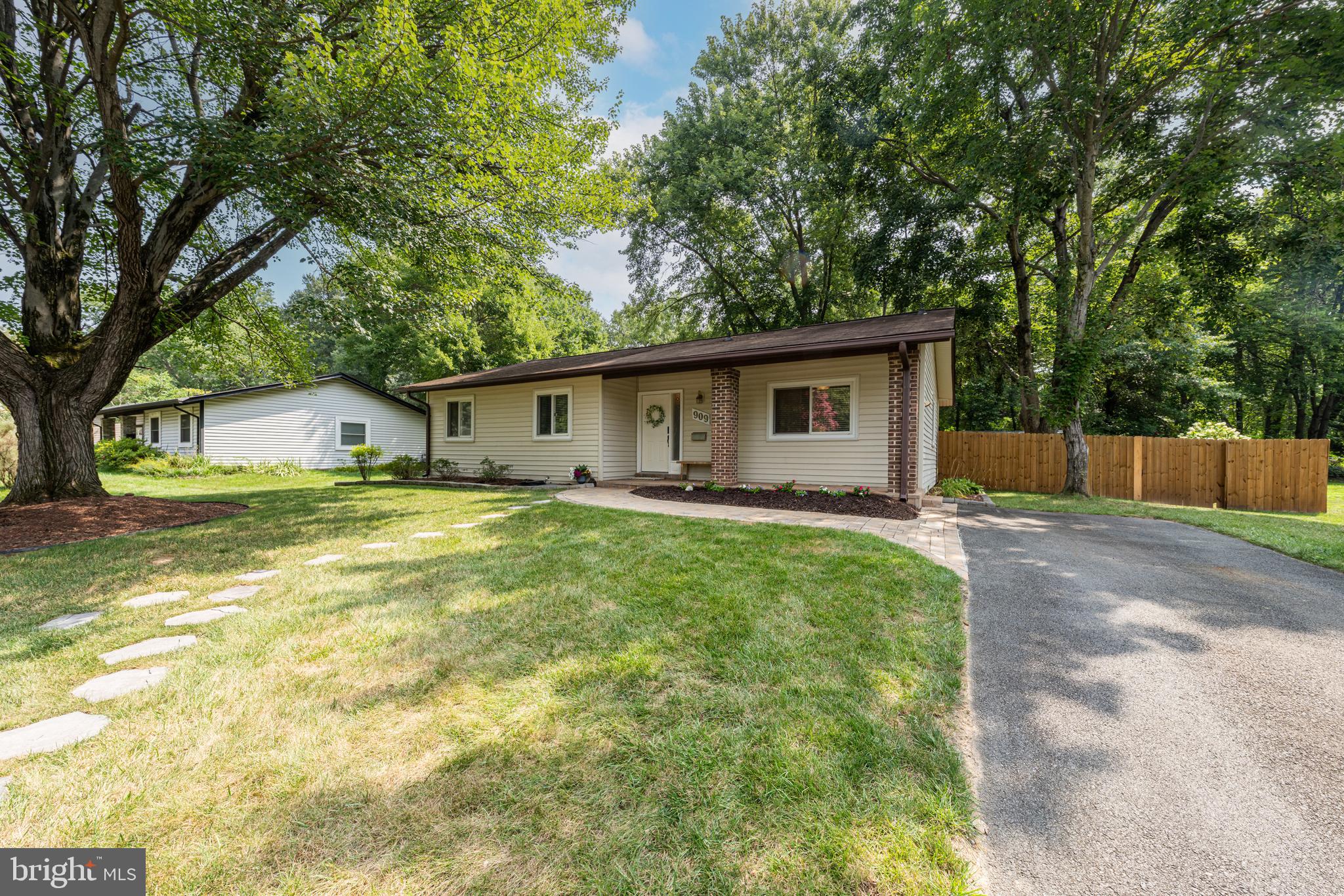 909 MCDANIEL COURT