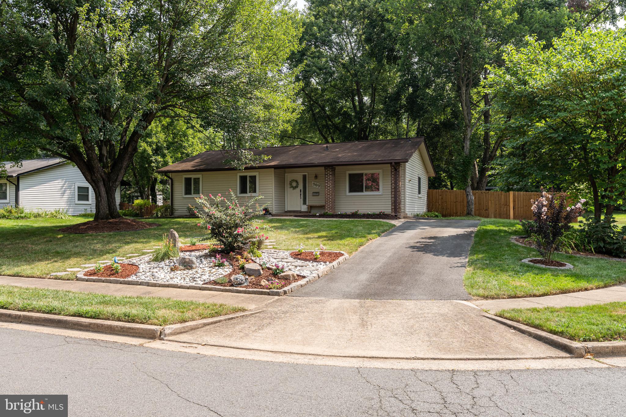 909 MCDANIEL COURT