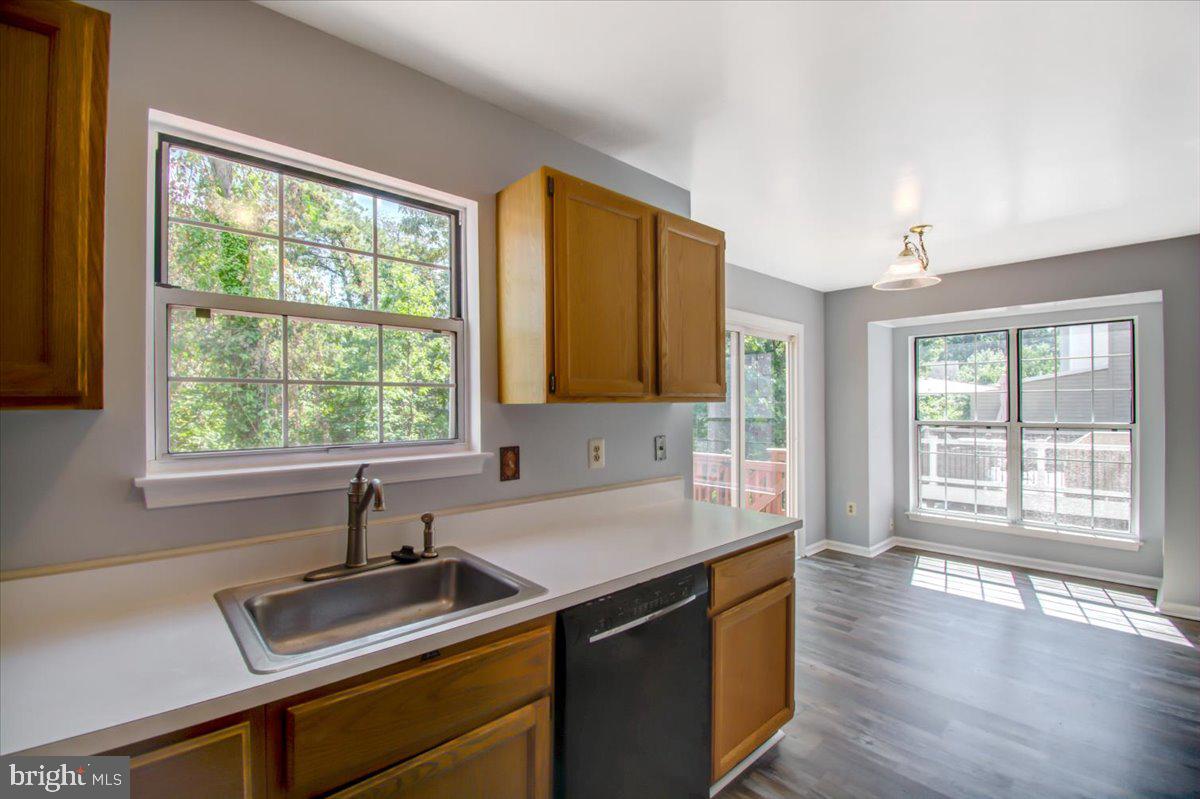 SEVEN OAKS - Residential Lease