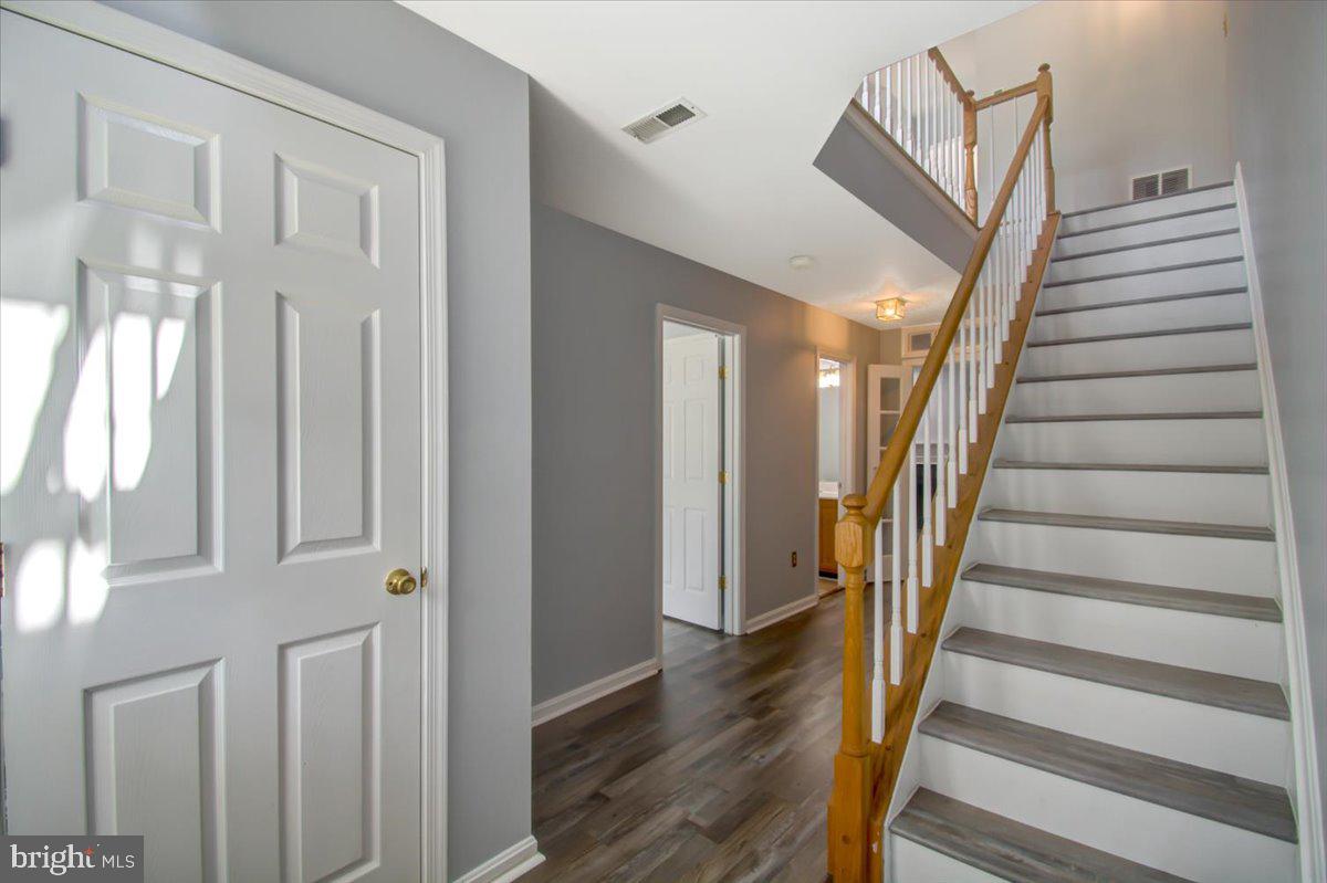 SEVEN OAKS - Residential Lease