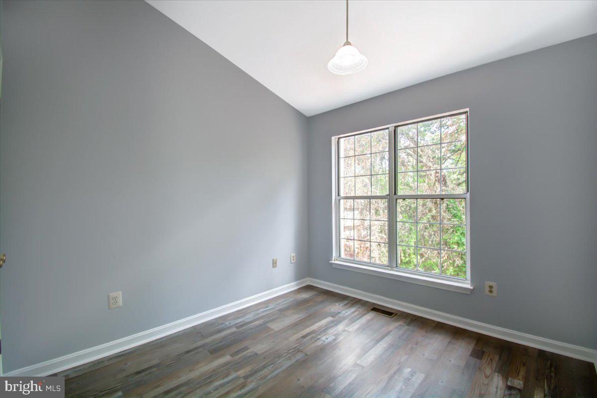 SEVEN OAKS - Residential Lease