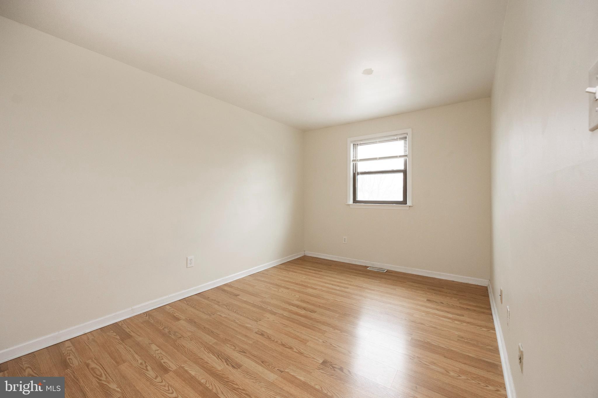 ORCHARD COURTS - Residential Lease