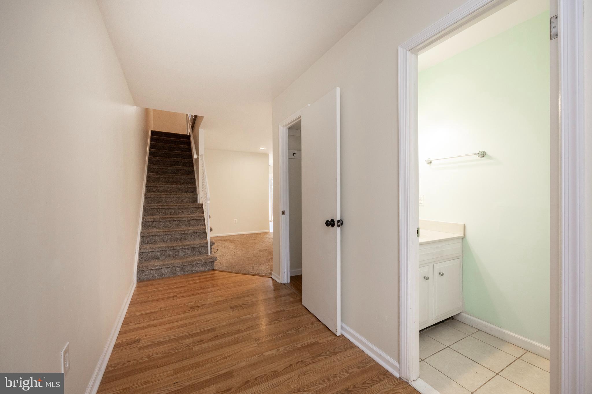 ORCHARD COURTS - Residential Lease