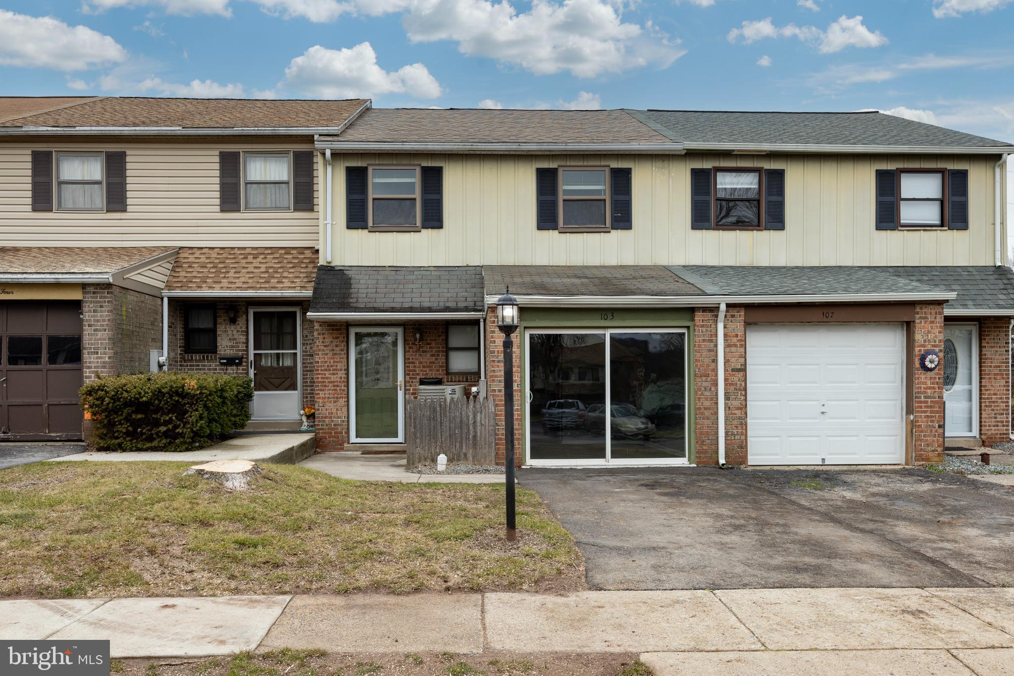 ORCHARD COURTS - Residential Lease