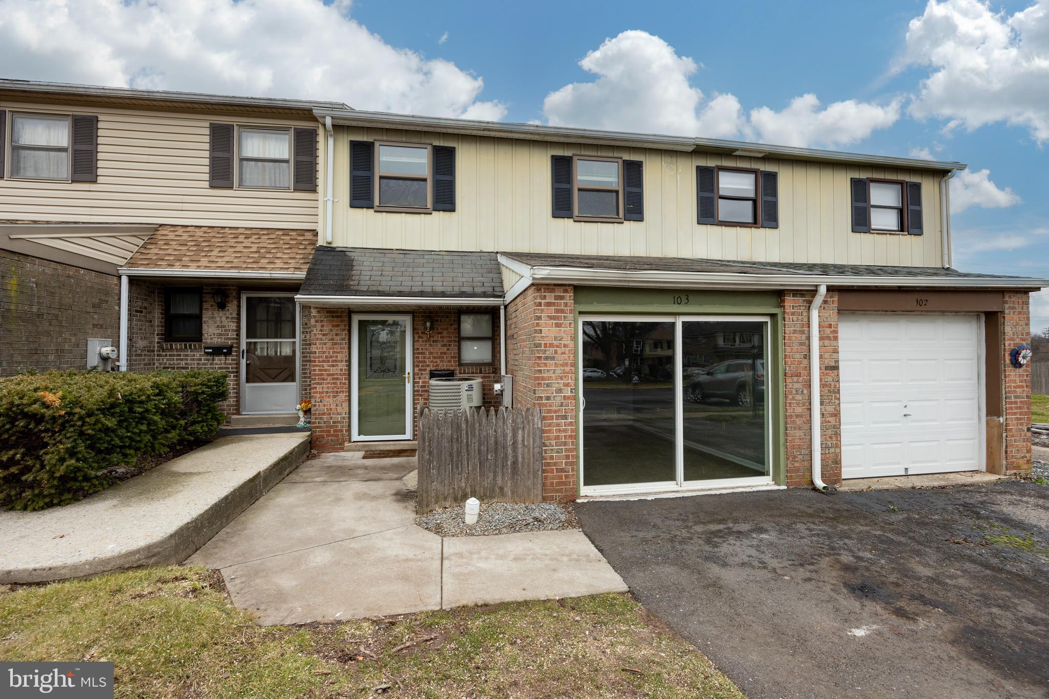 ORCHARD COURTS - Residential Lease