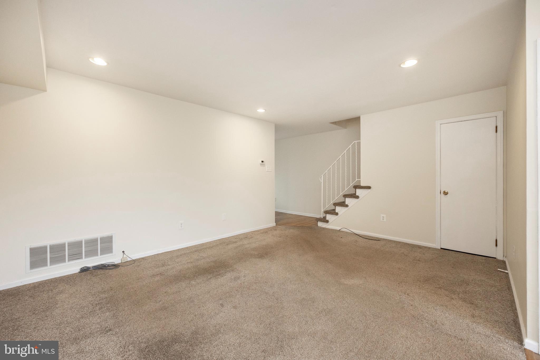 ORCHARD COURTS - Residential Lease