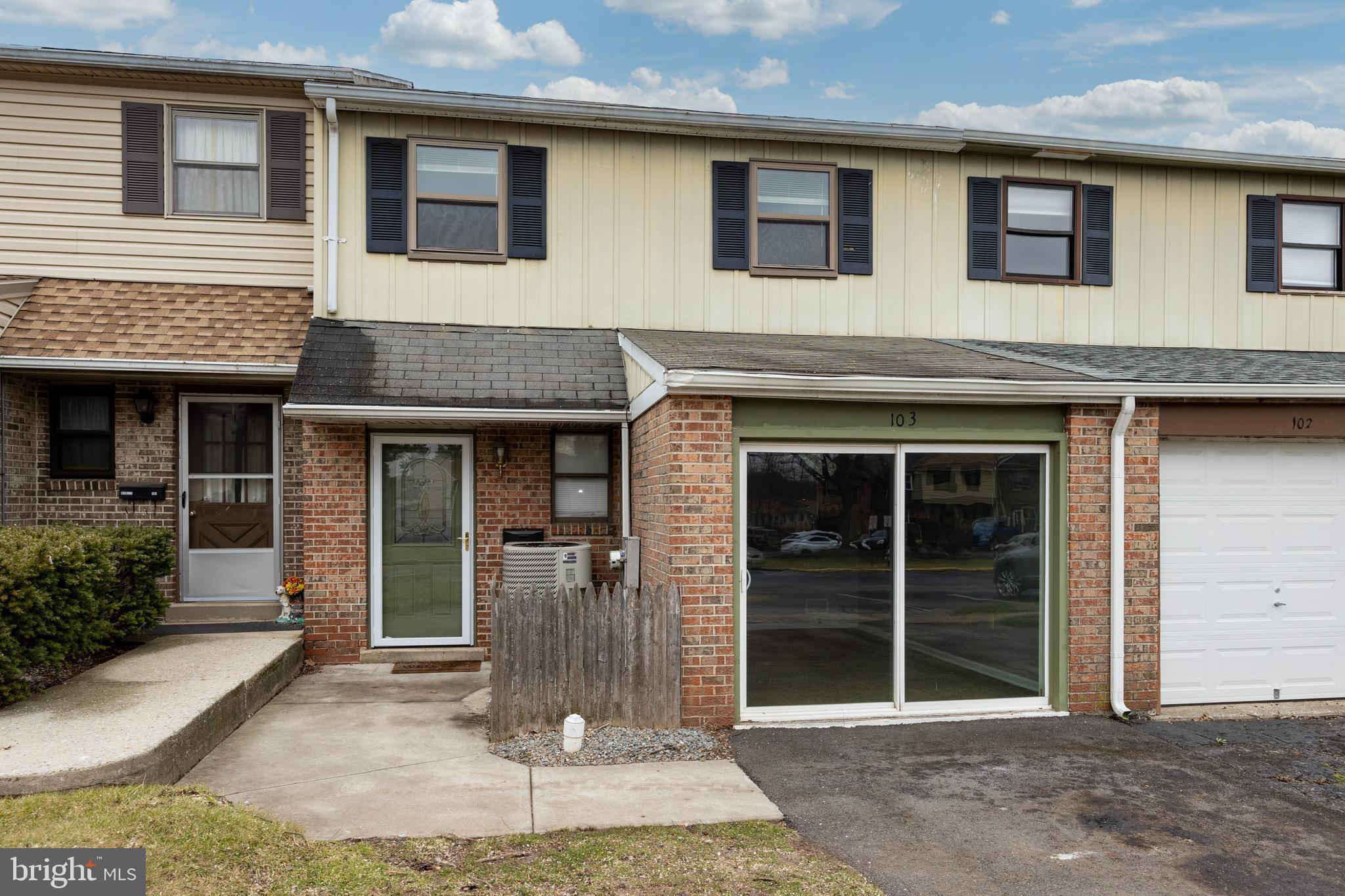 ORCHARD COURTS - Residential Lease