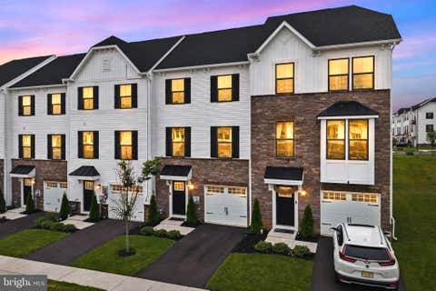 Townhouse For Sale - 47 Rosemary Way<br/> MOUNT LAUREL, NJ 08054