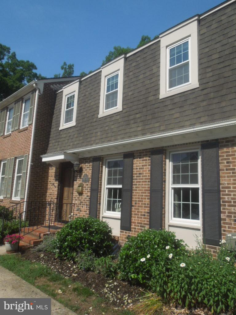 STUNNING Crofton Georgetown TH avail Aug 15*Sun drenched LR w/HDWD floors*GEORGOUS KT-every cook's dream-lg. pantry, granite counters, gas range*Dining Rm w/built in china closet*3 LG BDs*Updated BAs-custom shower in Master*Built-ins in Master closets*LL Laundry Rm incl cupboards, work sink (owner to switch out washer/dryer)*Beautiful stone fpl (gas) in Fam Rm, slider leads to fenced brick patio