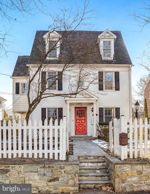 Photo of 7012 Exeter Road, BETHESDA, MD 20814 (MLS # MDMC2206588)