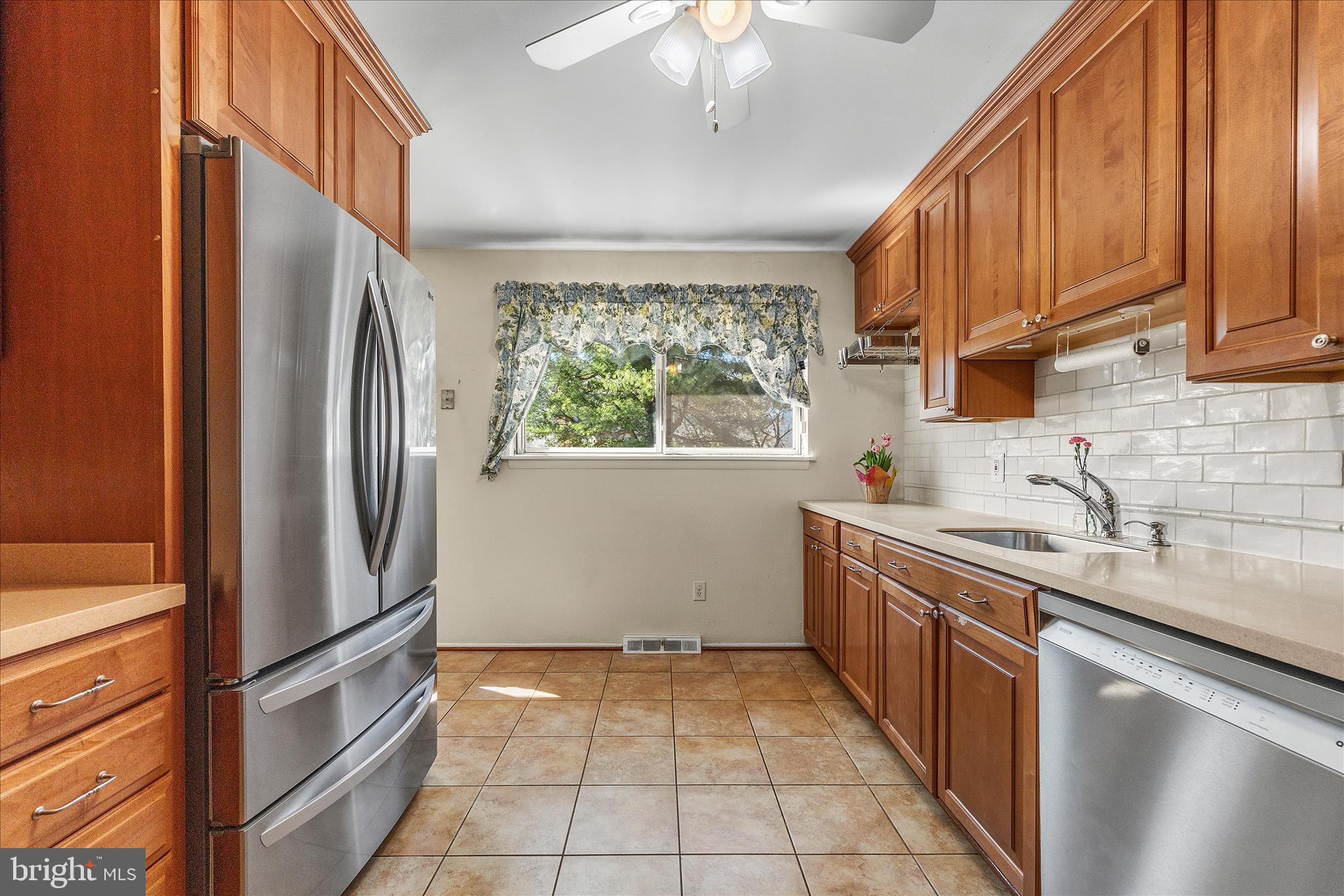 MANHATTAN MANOR - Residential