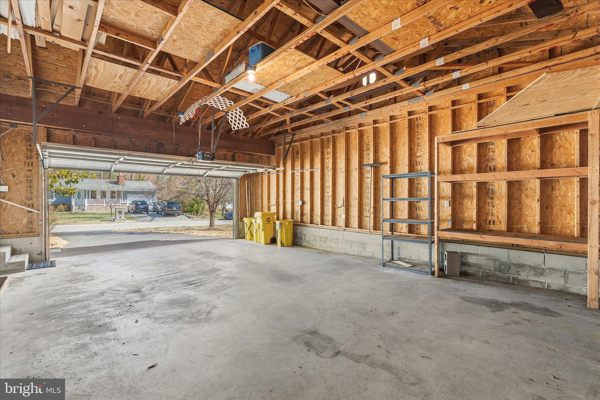 MANHATTAN MANOR - Residential