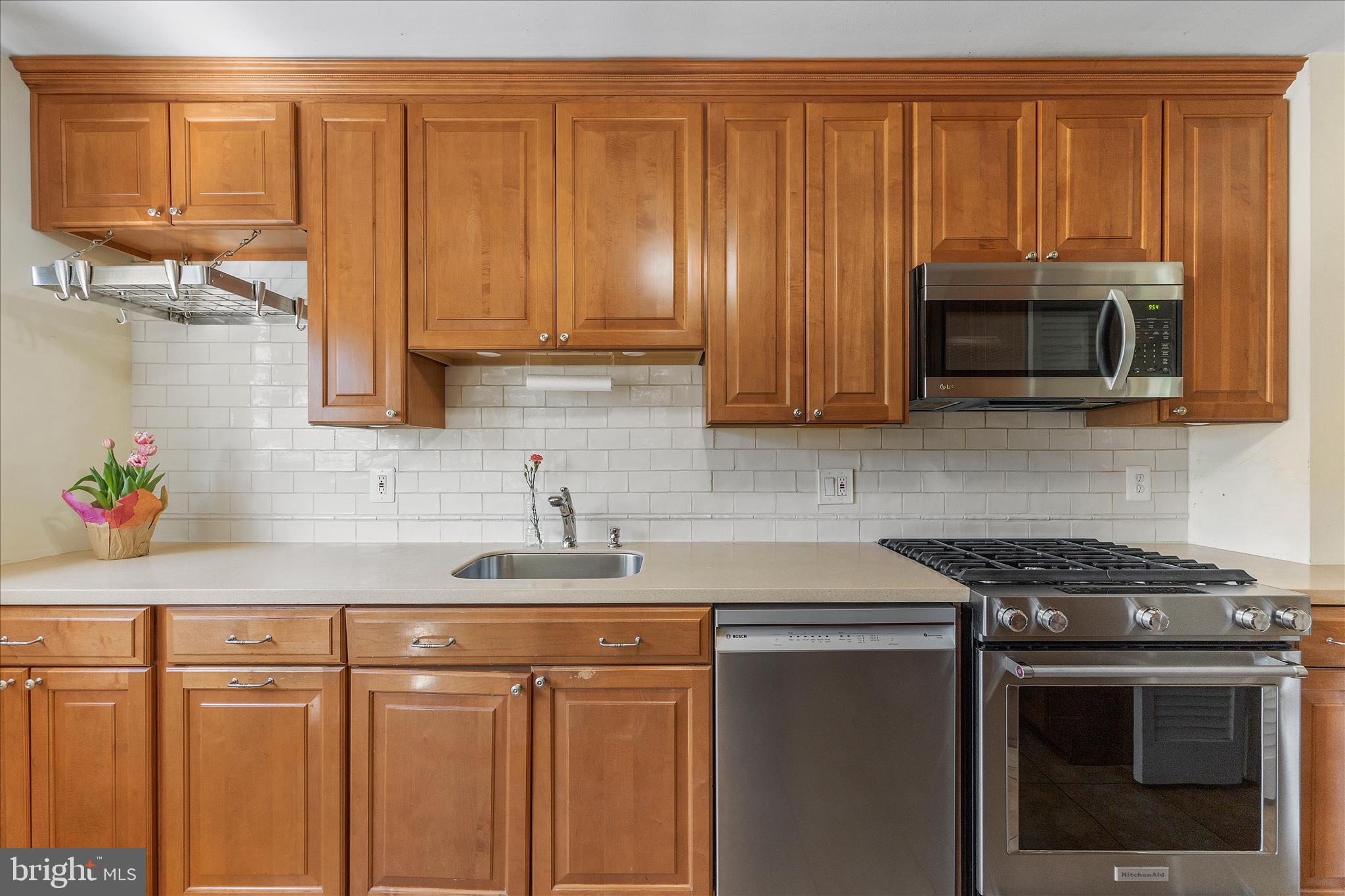 MANHATTAN MANOR - Residential