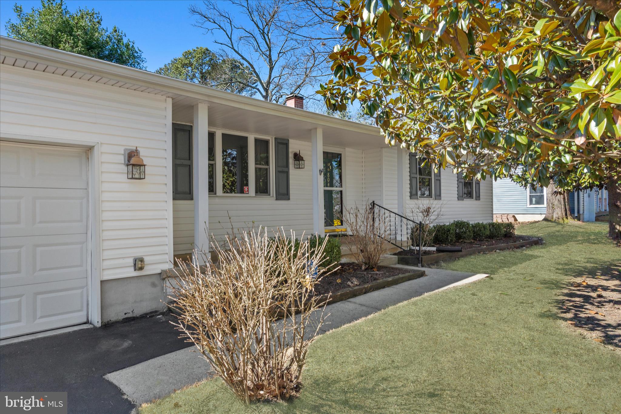 MANHATTAN MANOR - Residential