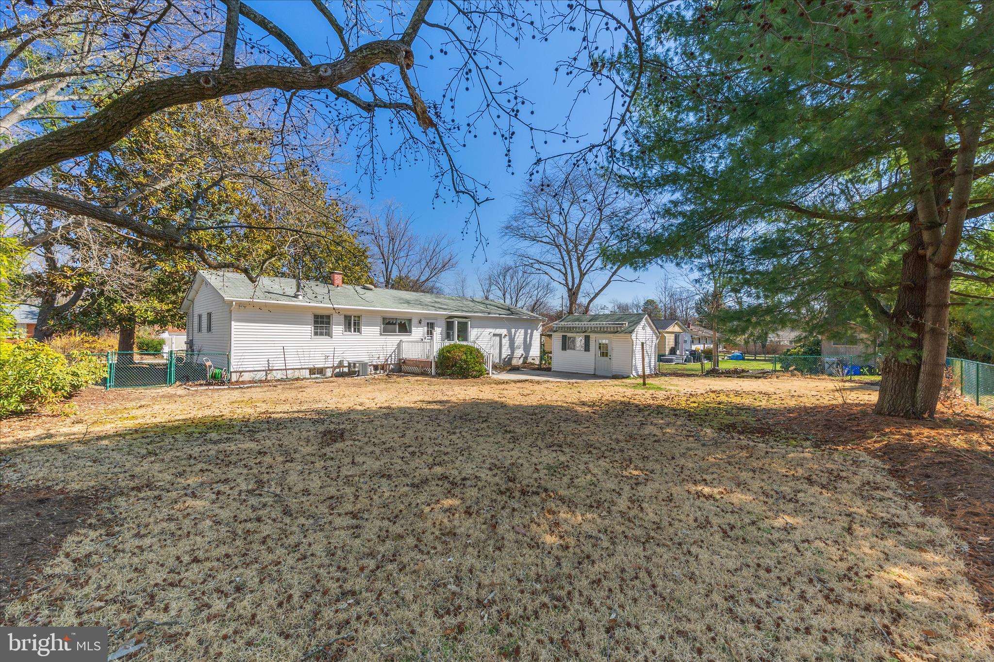 MANHATTAN MANOR - Residential