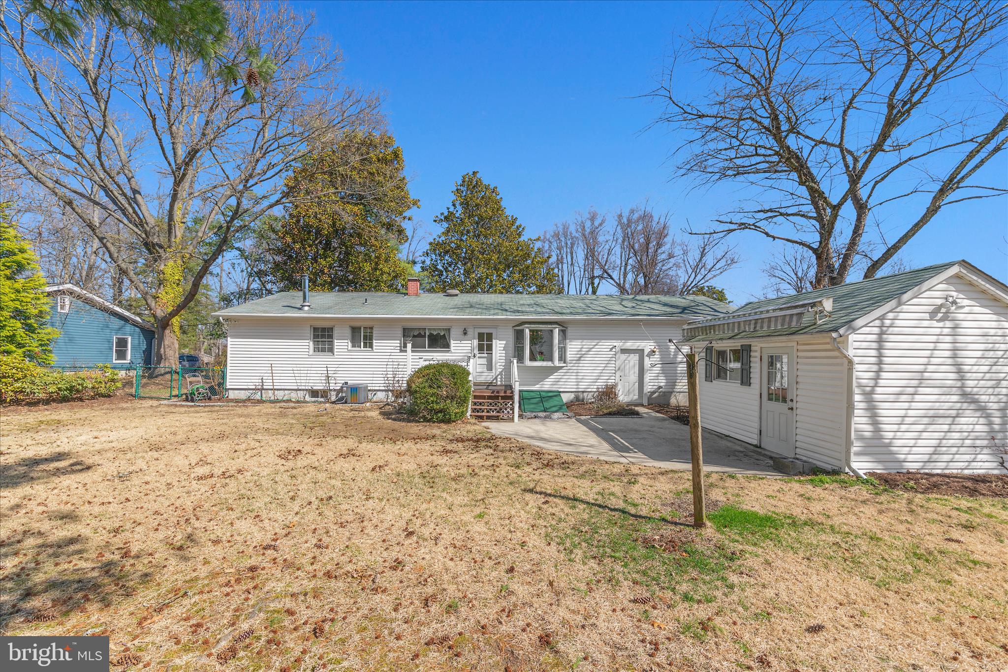 MANHATTAN MANOR - Residential