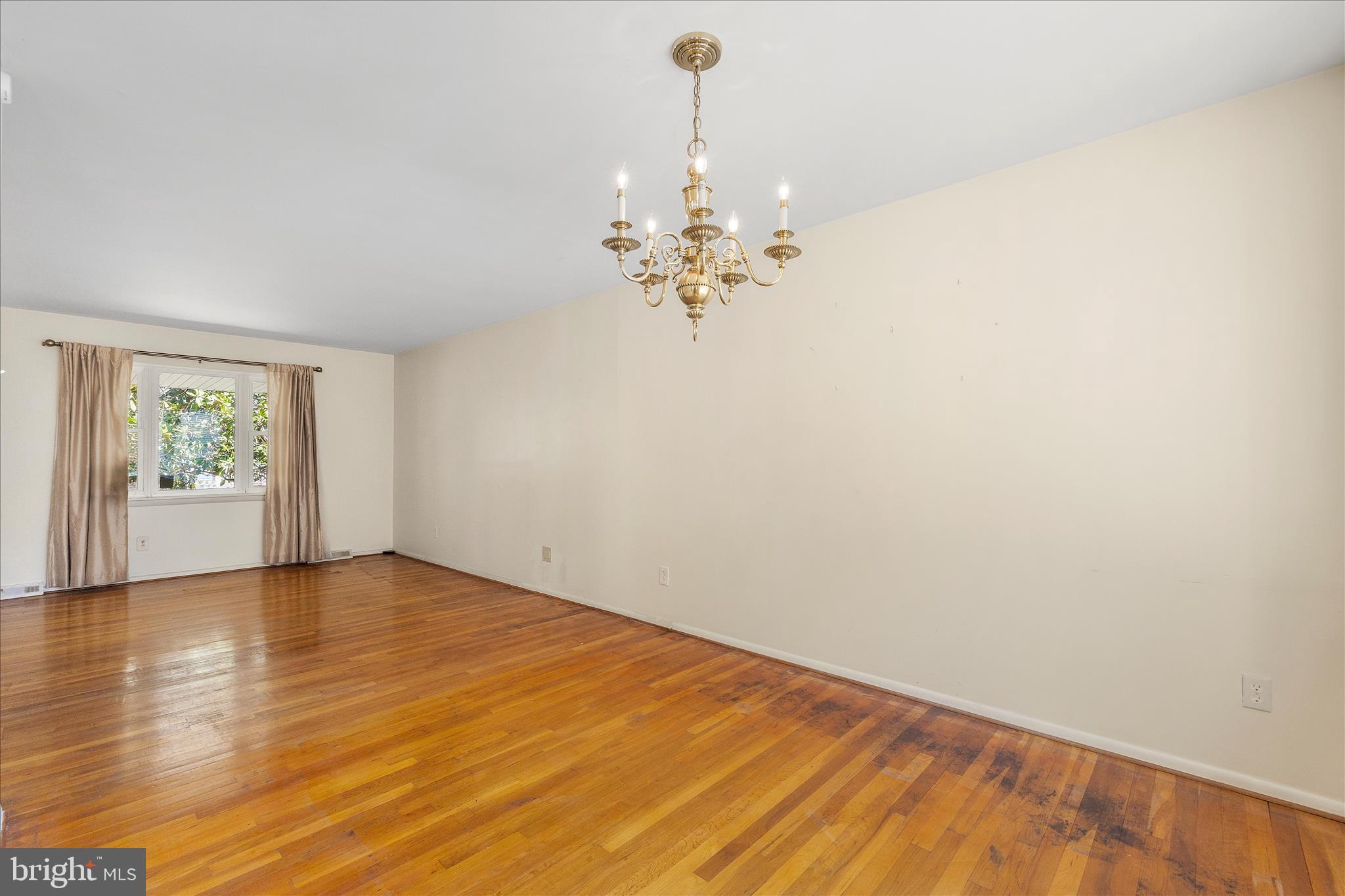 MANHATTAN MANOR - Residential