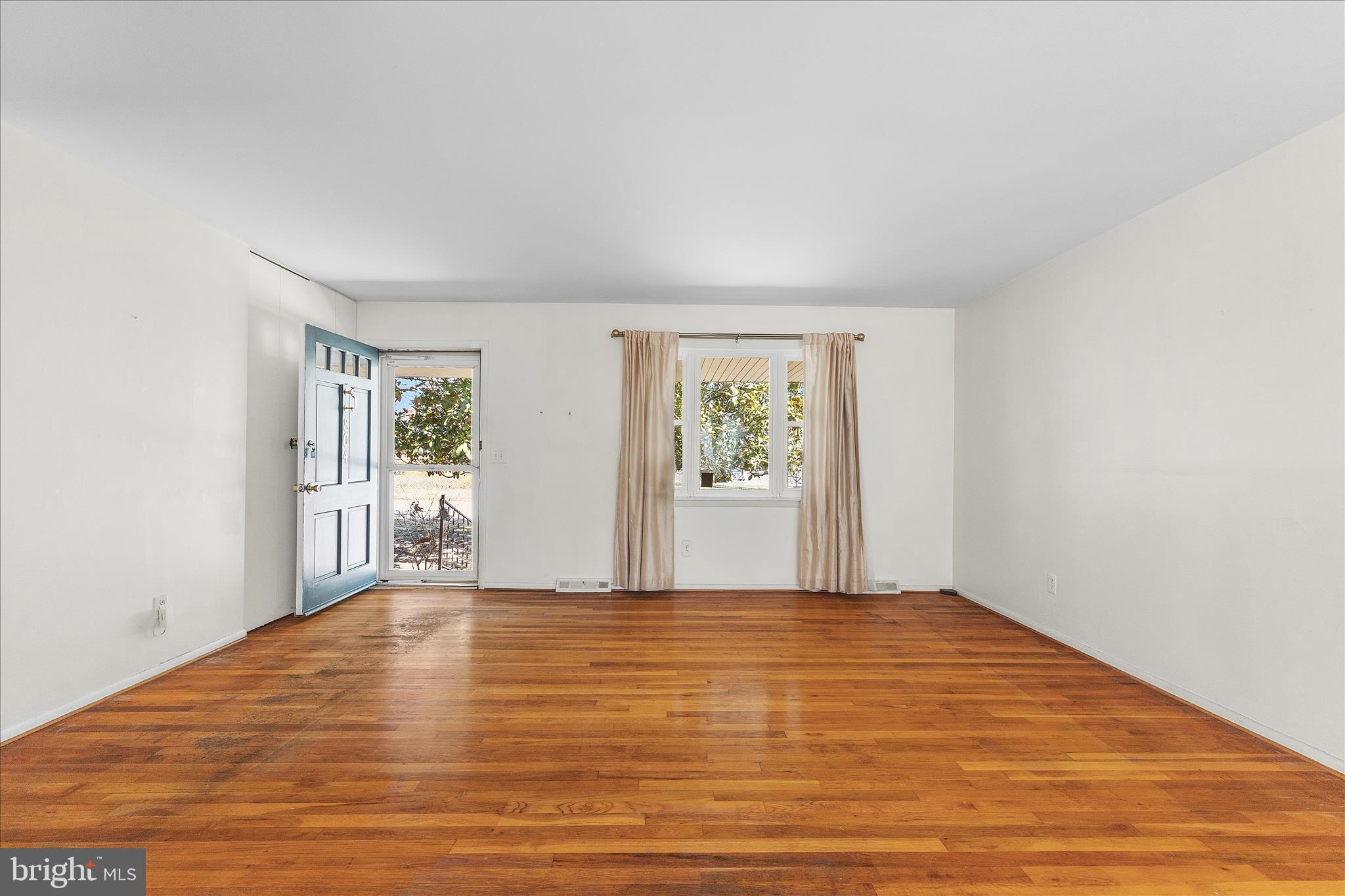 MANHATTAN MANOR - Residential