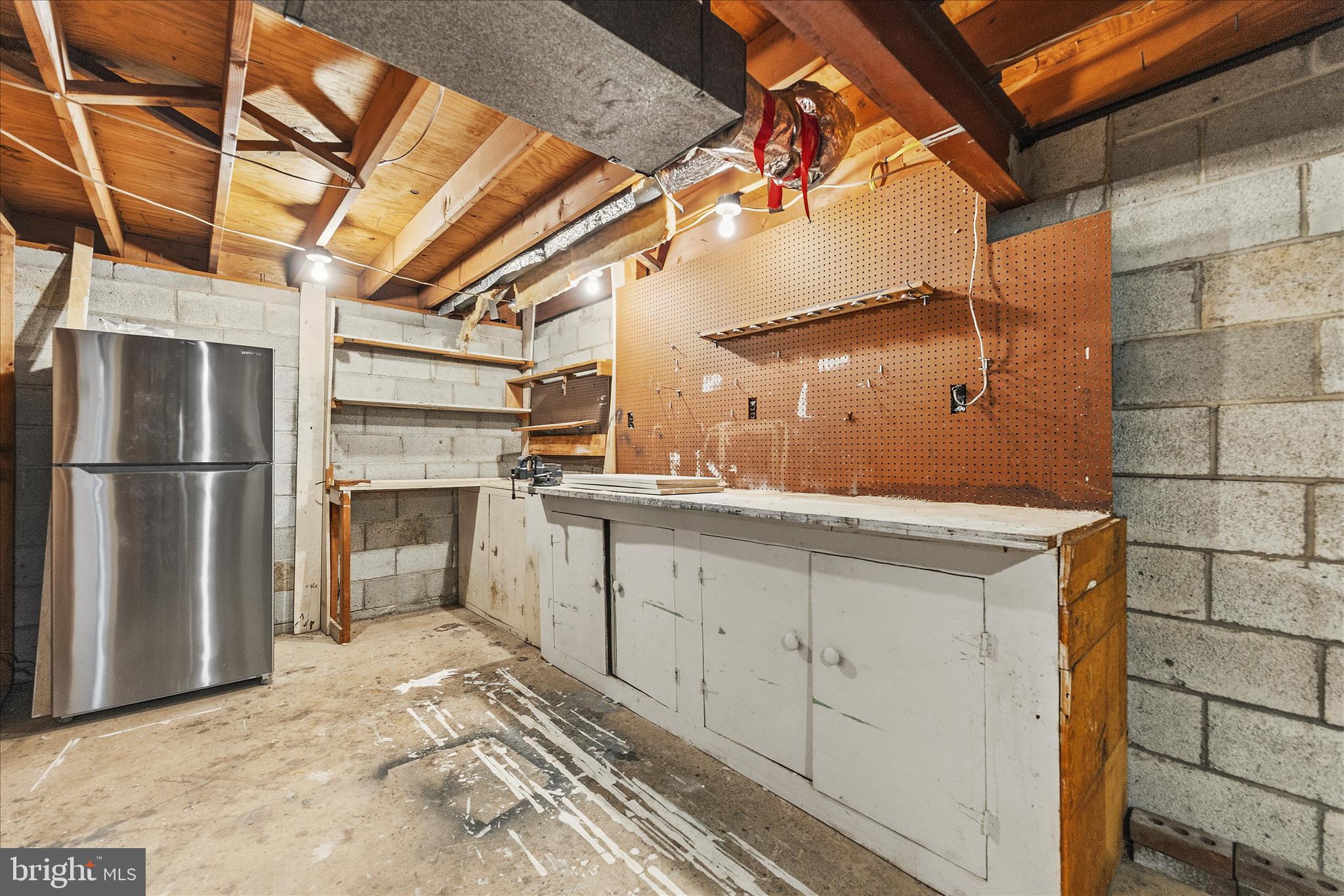 MANHATTAN MANOR - Residential