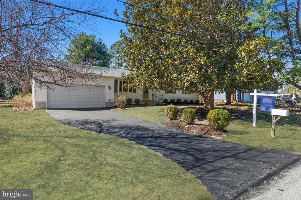 Photo of 804 Cypress Beach Road, SEVERNA PARK, MD 21146 (MLS # MDAA2138152)