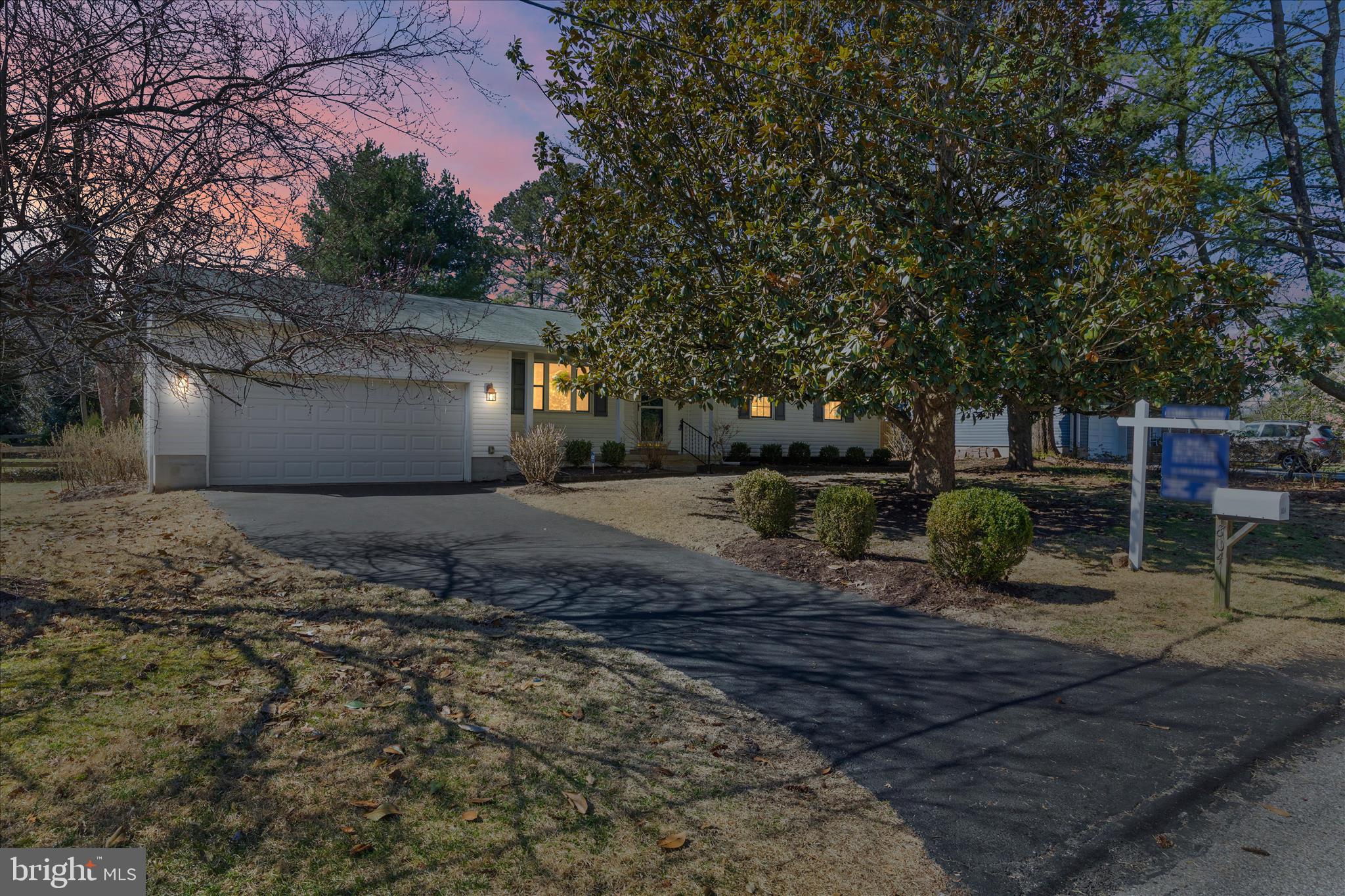 MANHATTAN MANOR - Residential