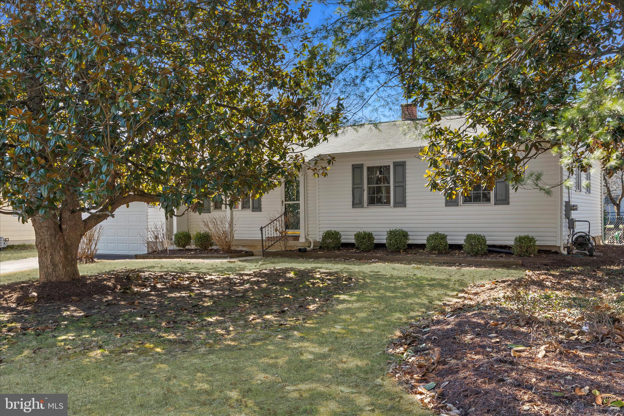 MANHATTAN MANOR - Residential