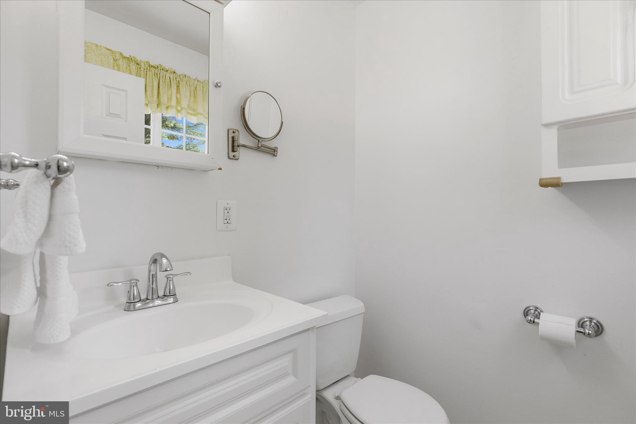 MANHATTAN MANOR - Residential