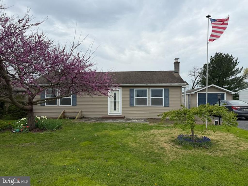 Photo of 428 Frogtown Road, PEQUEA, PA 17565 (MLS # PALA2086170)