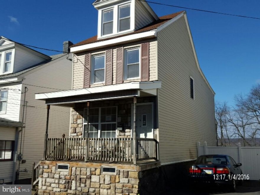 Single home in Pottsville located very close to schools. Home has been updated and offers an open living room/dining room and an eat-in kitchen. Being sold as-is with no sellers disclosure and is corporate owned. Property was built prior to 1978 and lead based paint potentially exists.