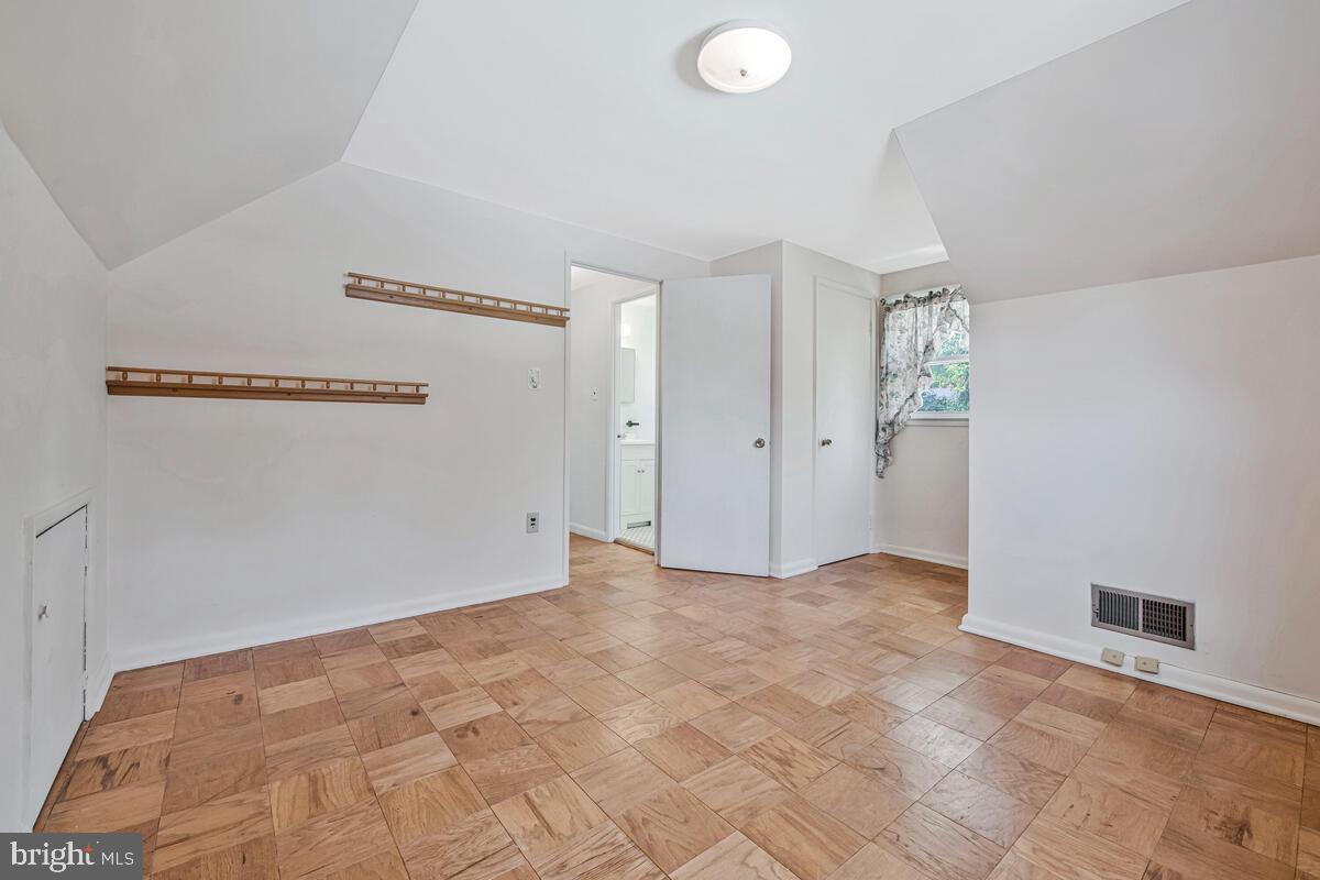 FAIRLAWN-LAUREL - Residential