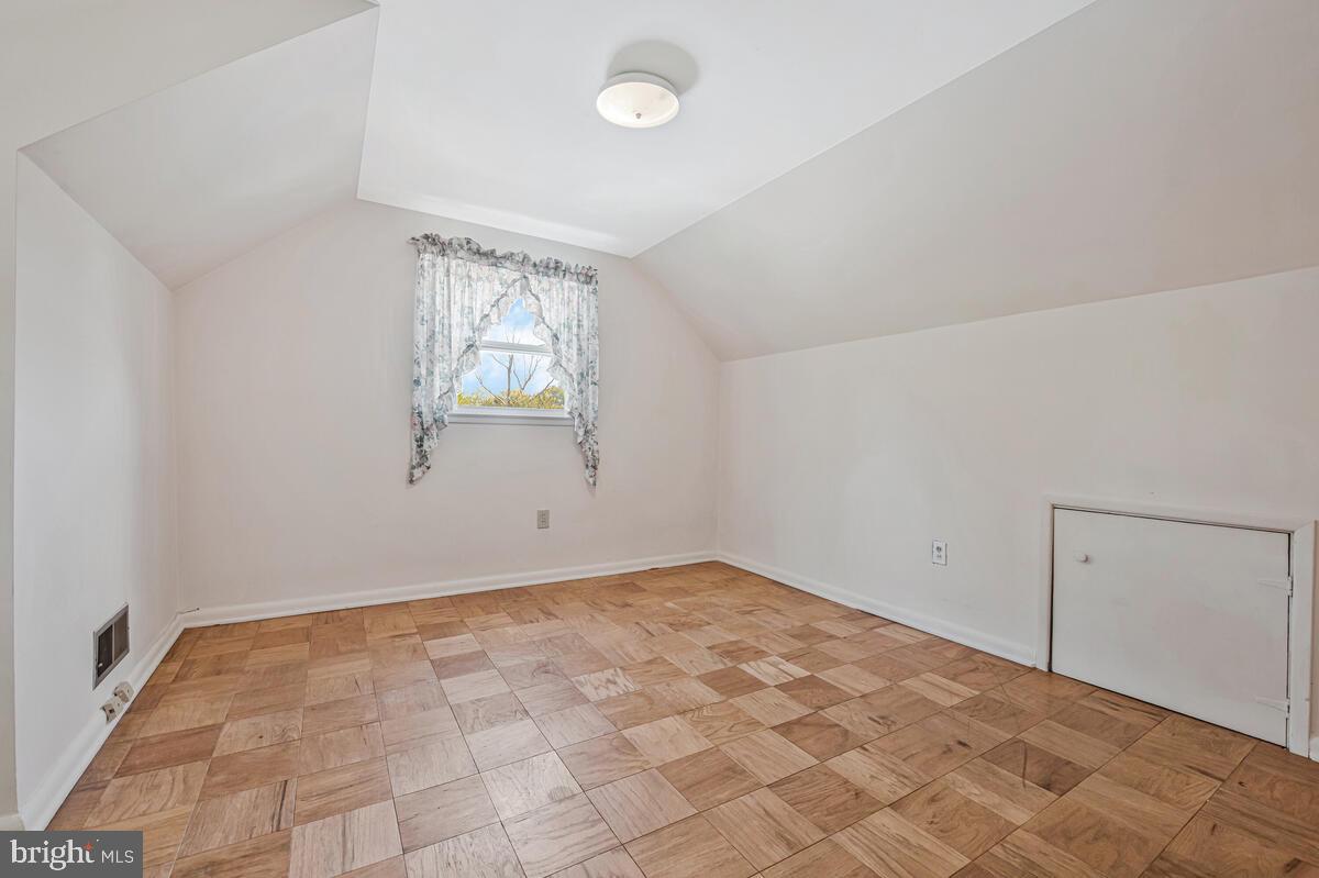 FAIRLAWN-LAUREL - Residential