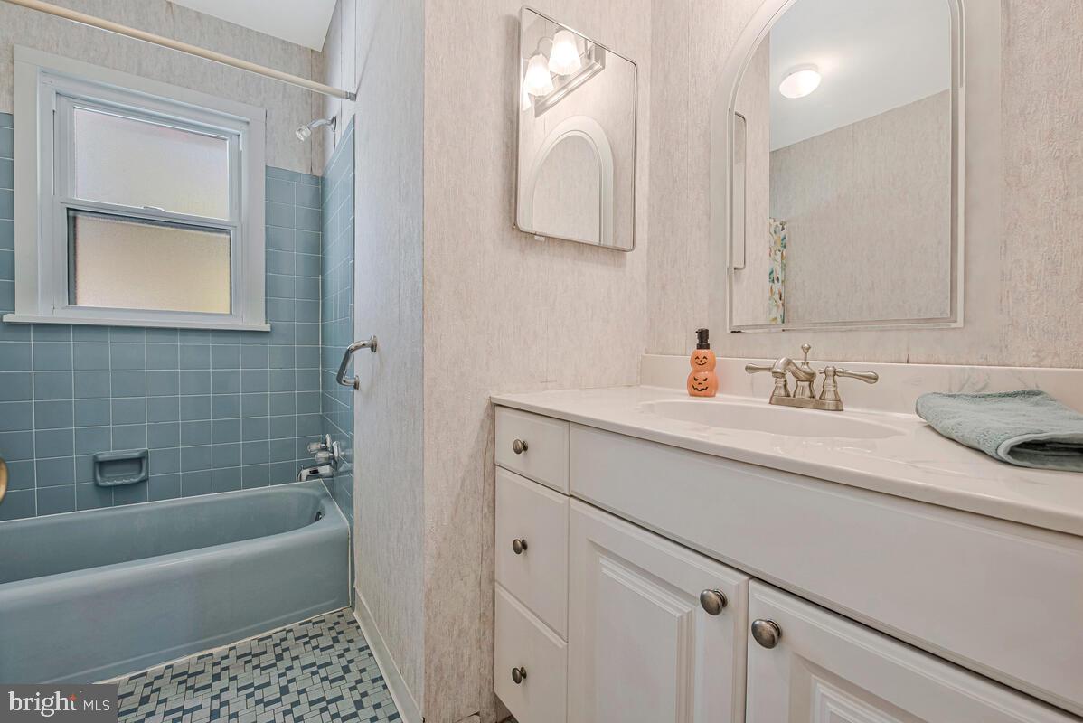 FAIRLAWN-LAUREL - Residential