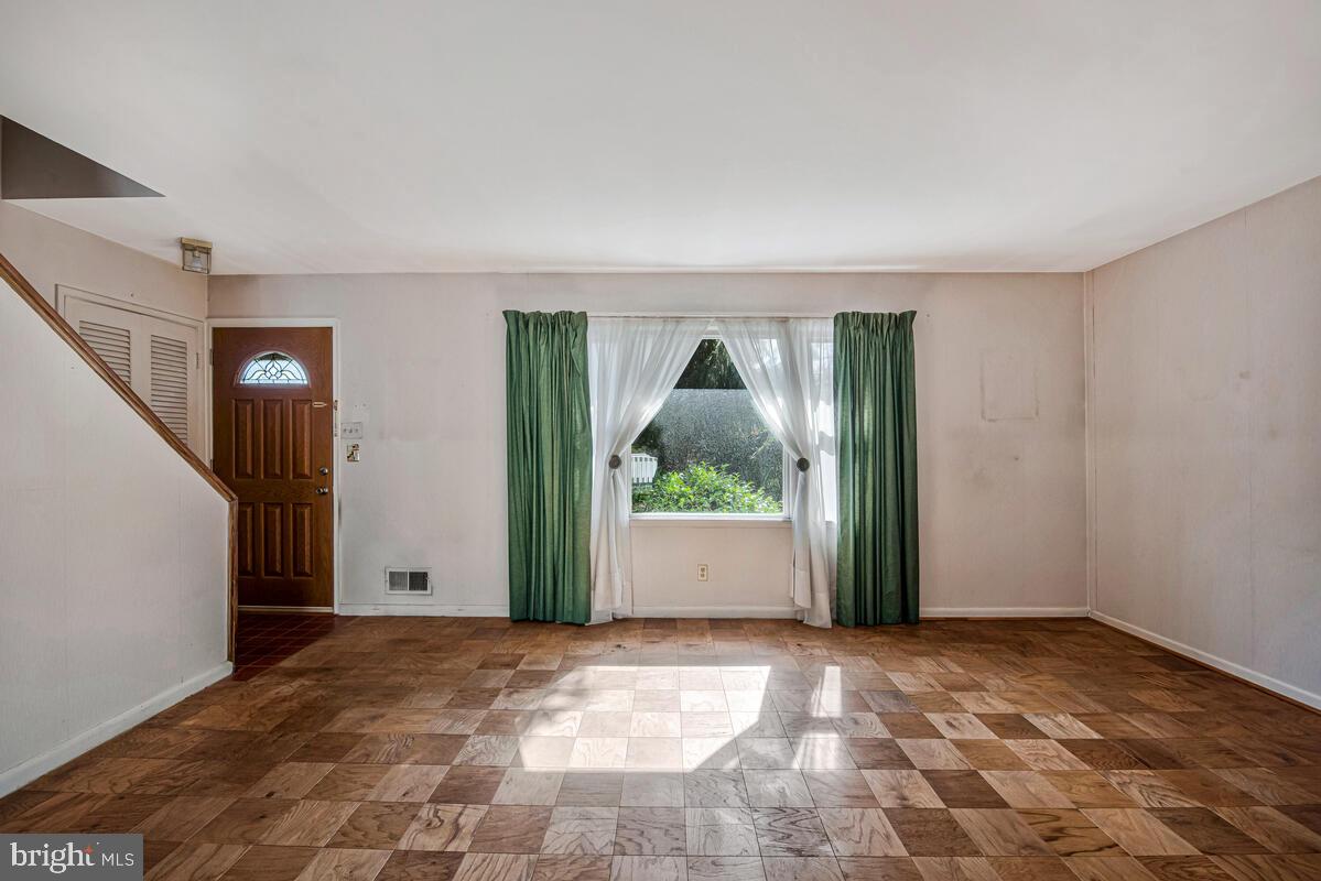 FAIRLAWN-LAUREL - Residential