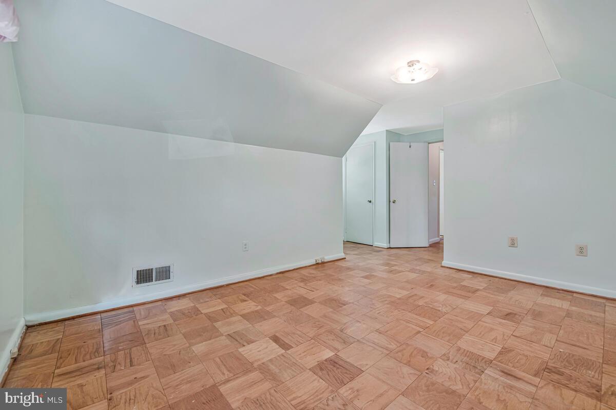 FAIRLAWN-LAUREL - Residential