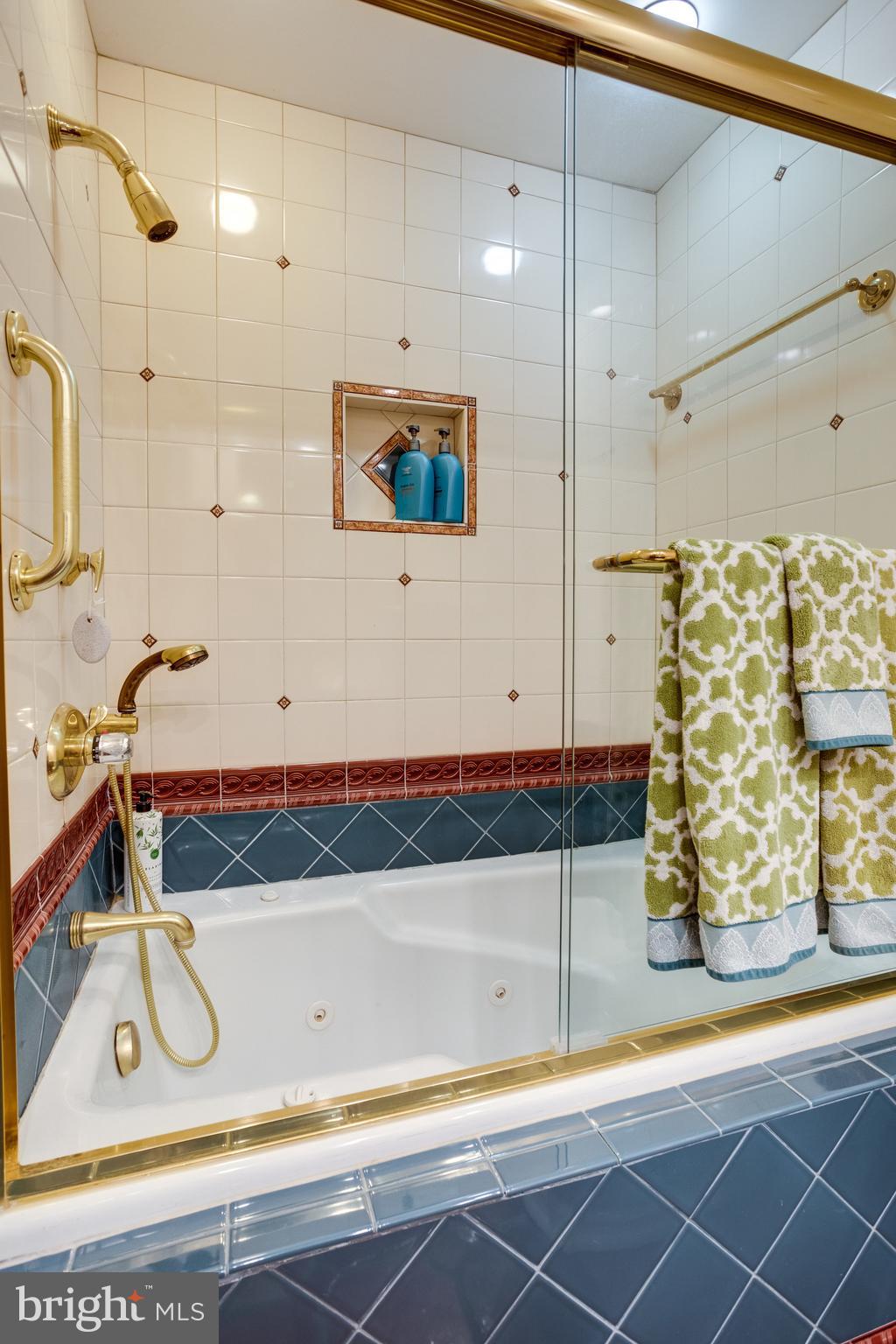 WOLF TRAP WOODS - Residential