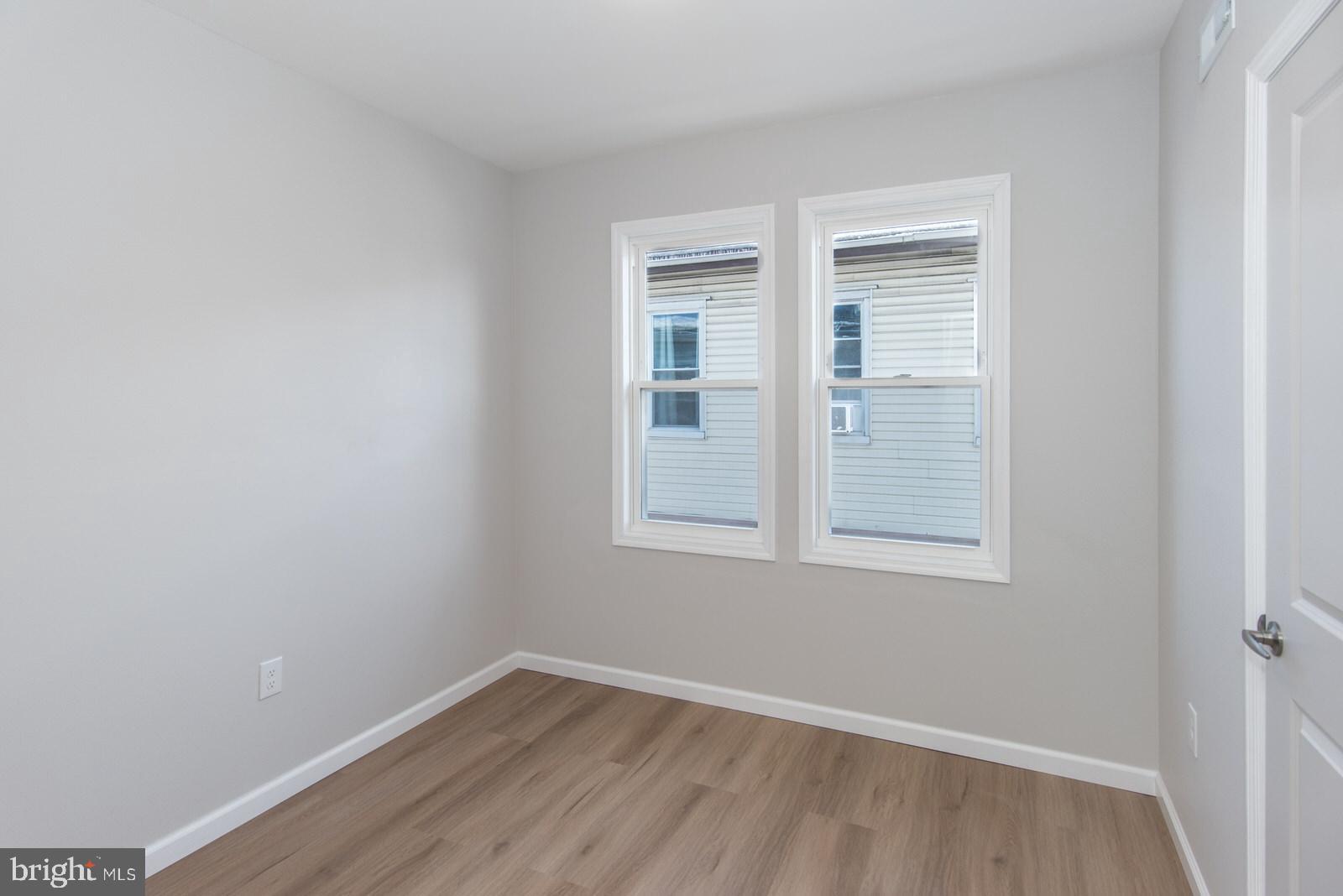 LAWNDALE - Residential