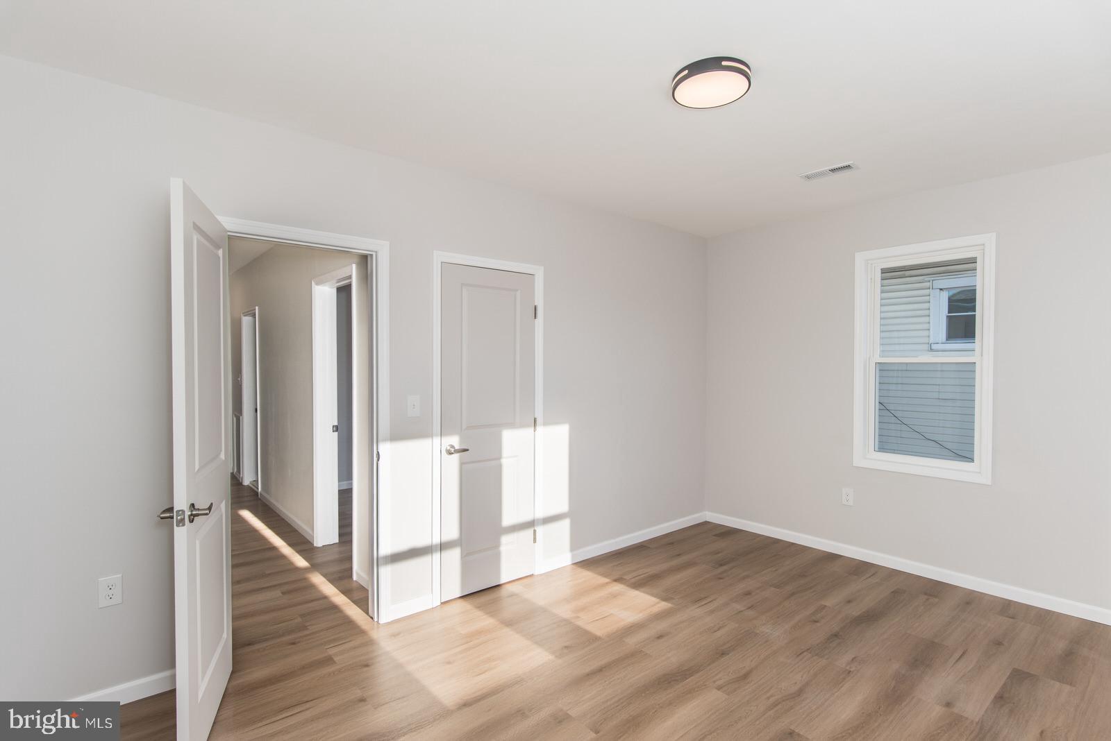 LAWNDALE - Residential